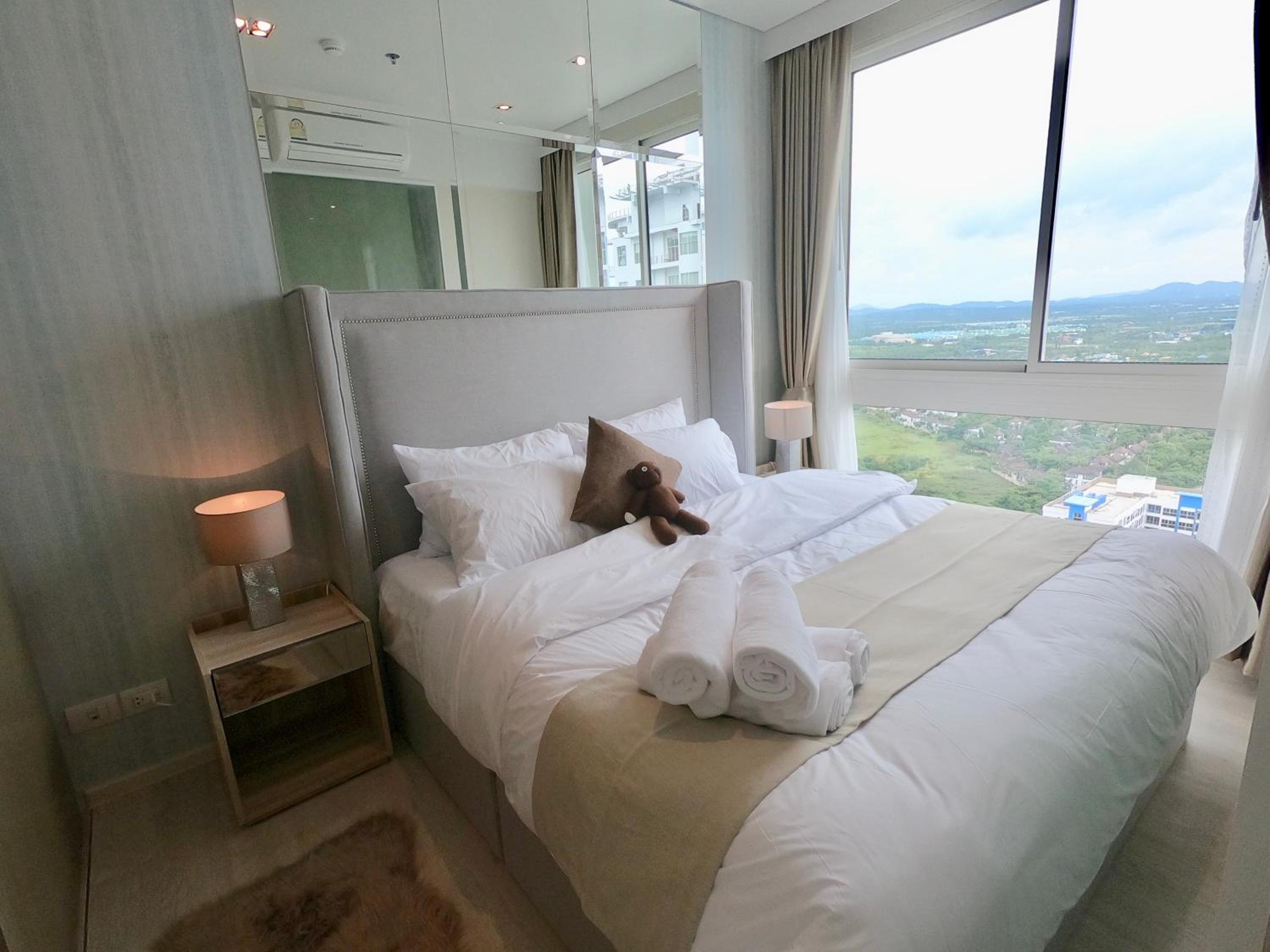 Deluxe King Suite photo 1