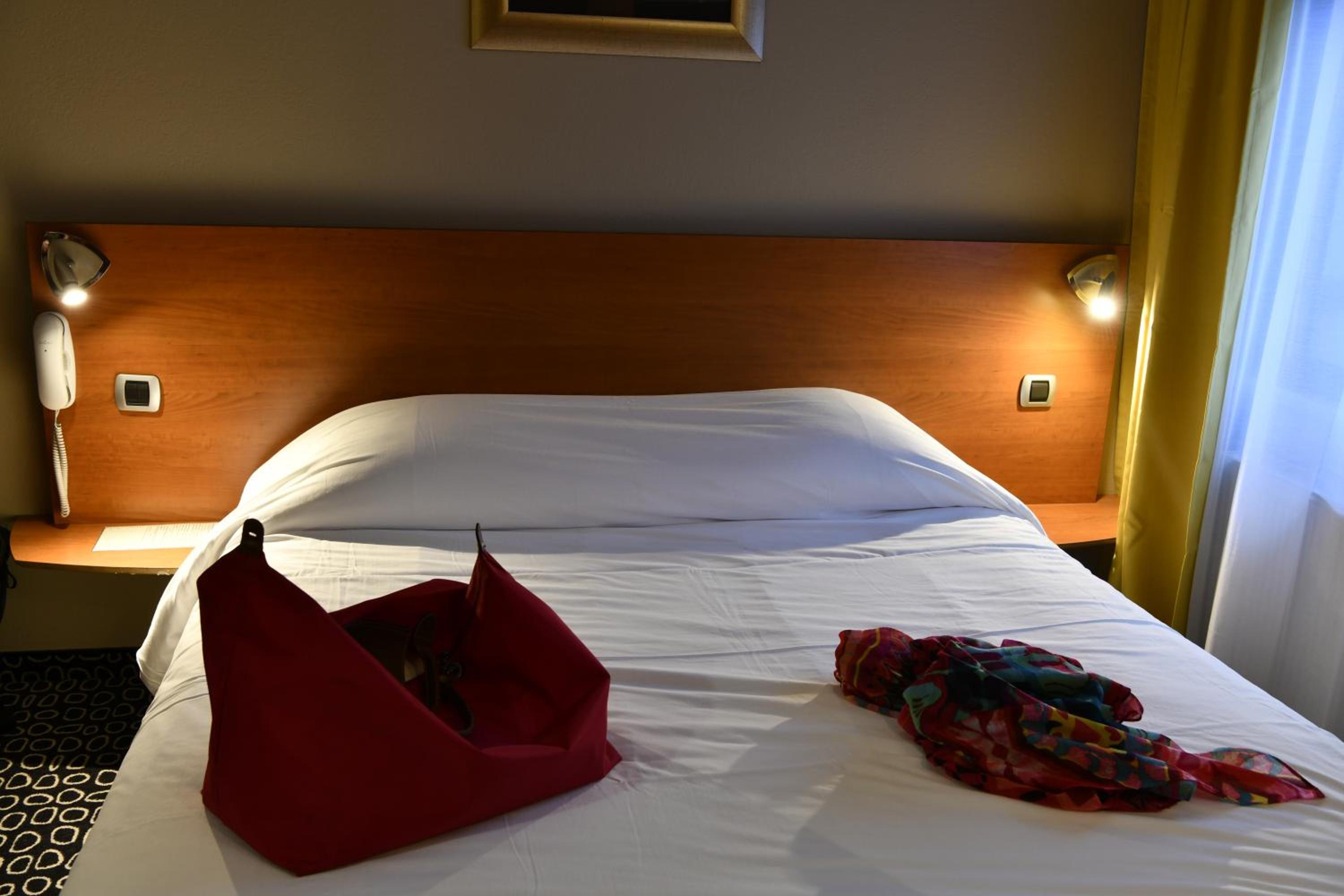 Double Room - Photo 9