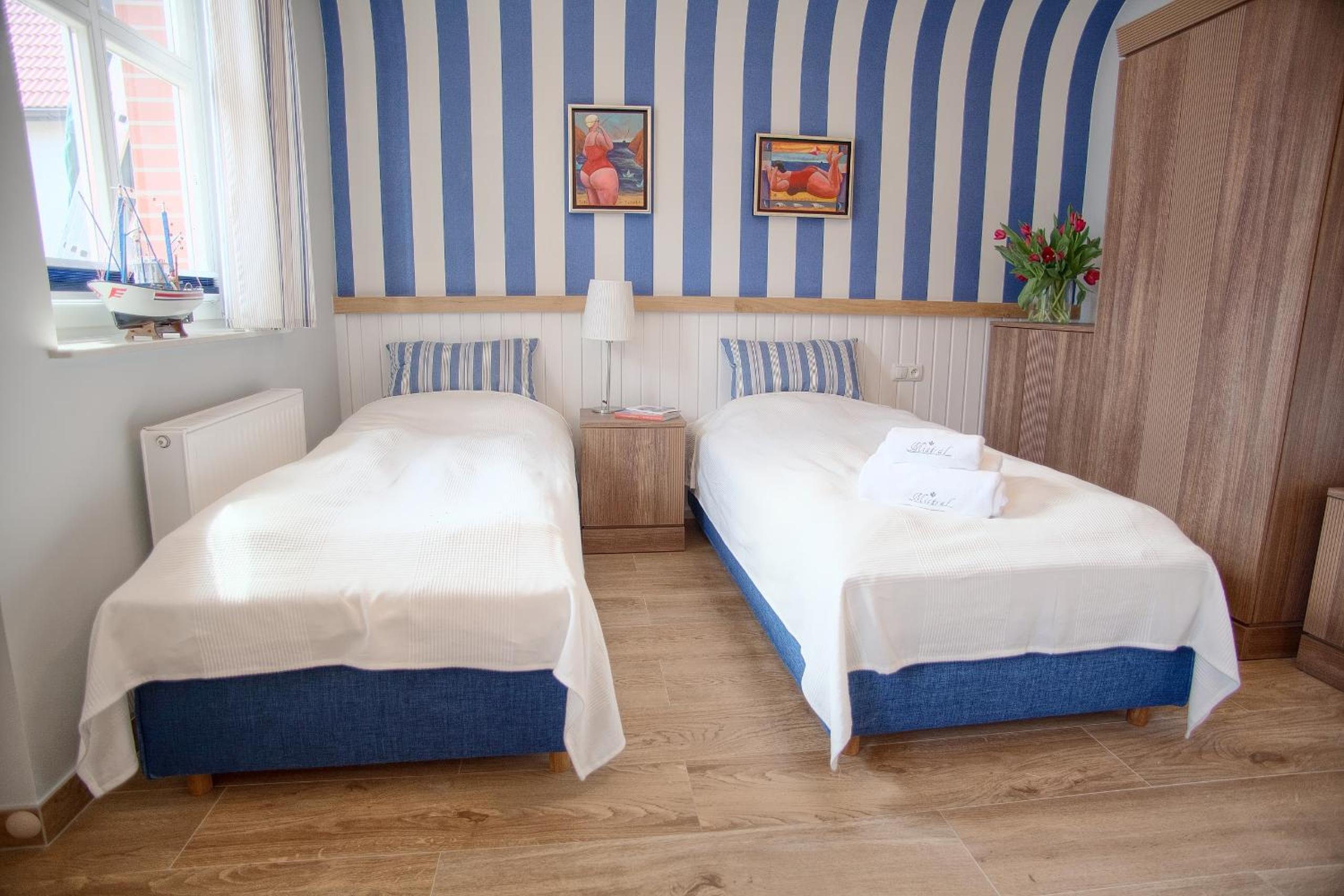 Double or Twin Room - Photo 5