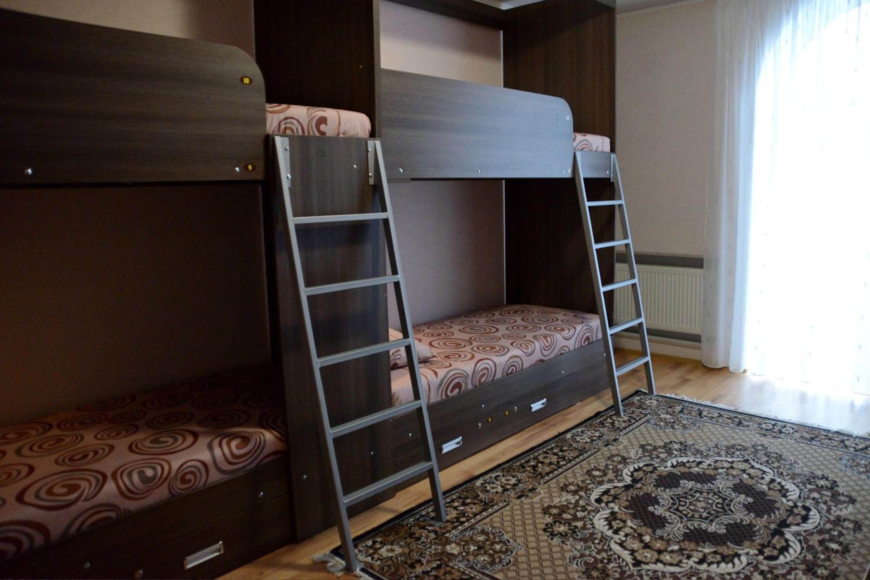 Bed in 8-Bed Mixed Dormitory Room photo 1