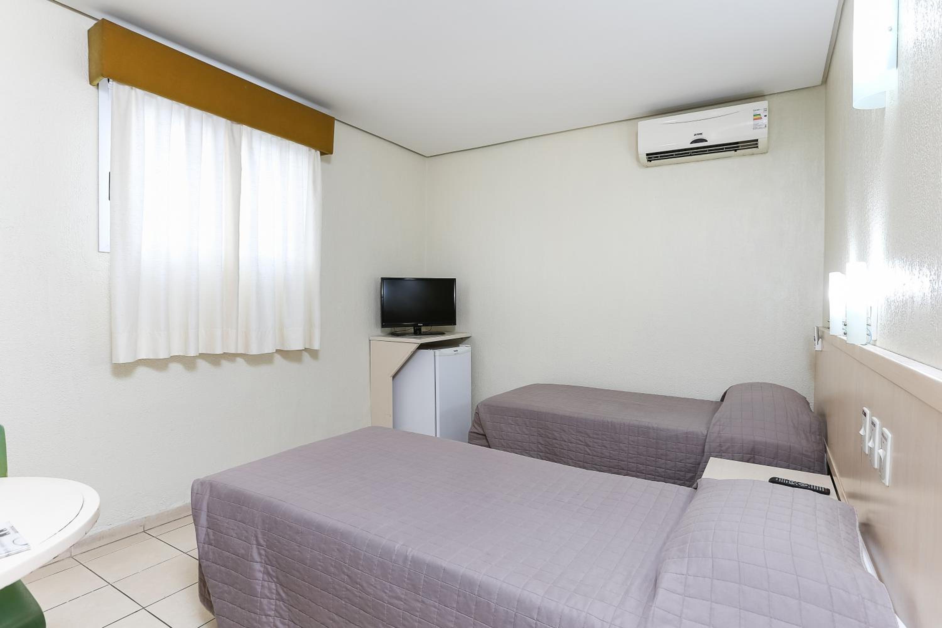 Standard Twin Room photo 2