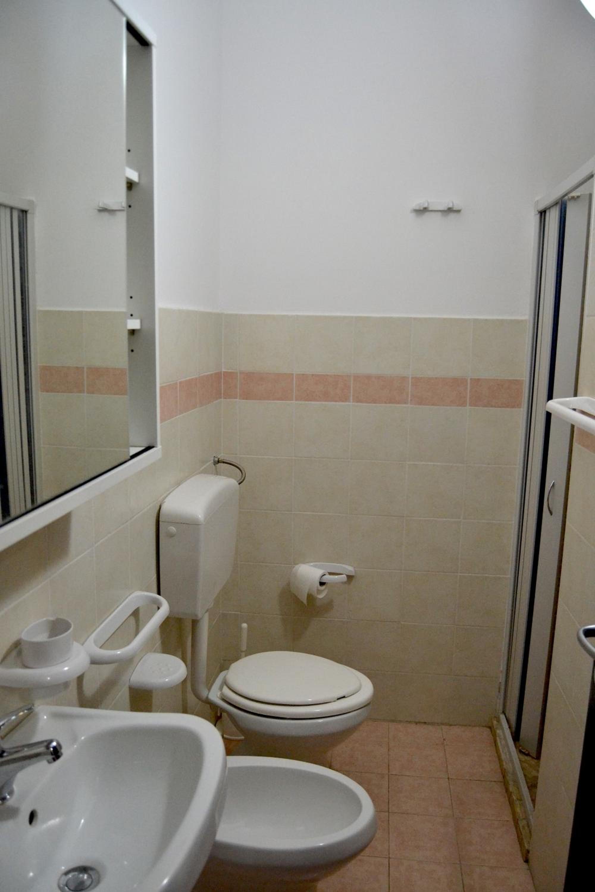 Quadruple Room with Private Bathroom photo 3