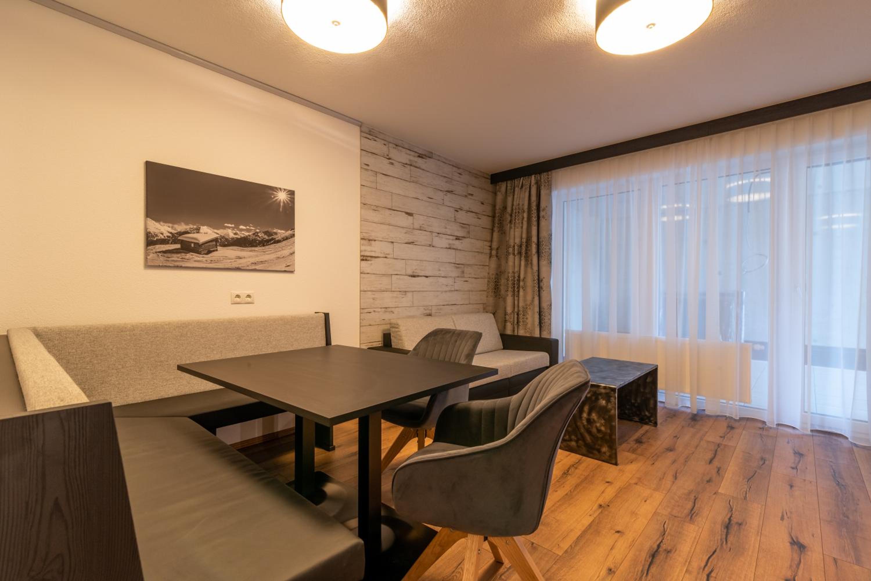 One-Bedroom Apartment photo 1