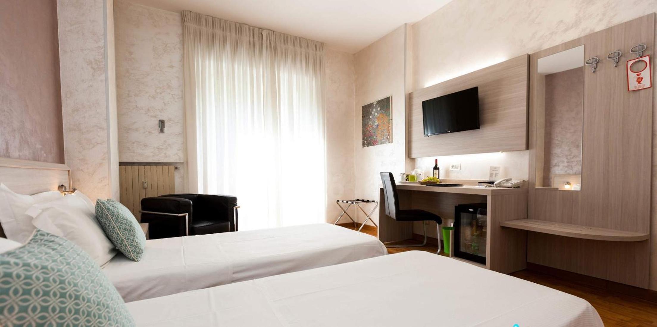 Double or Twin Room - Photo 7