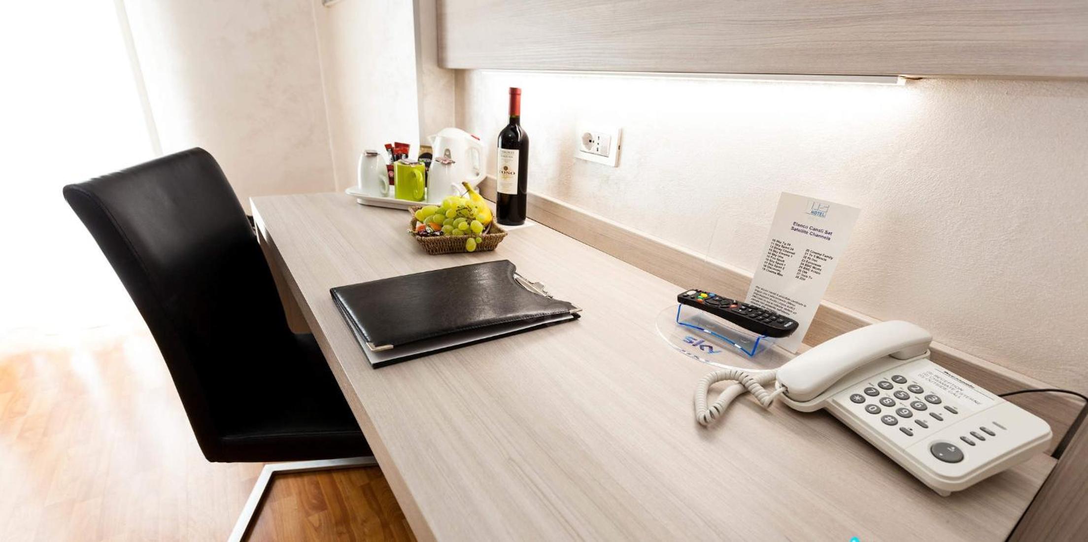 Double or Twin Room - Photo 8
