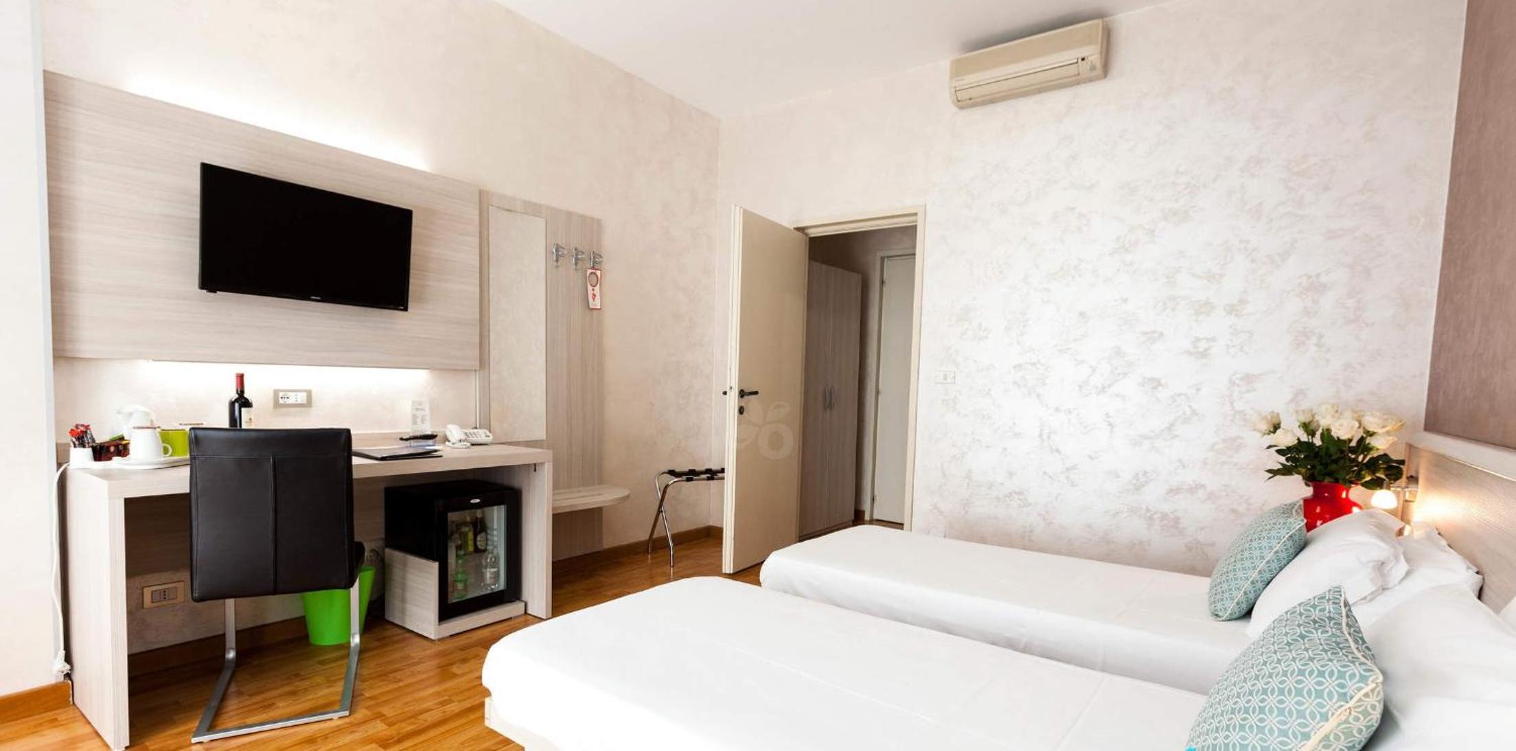 Double or Twin Room - Photo 9