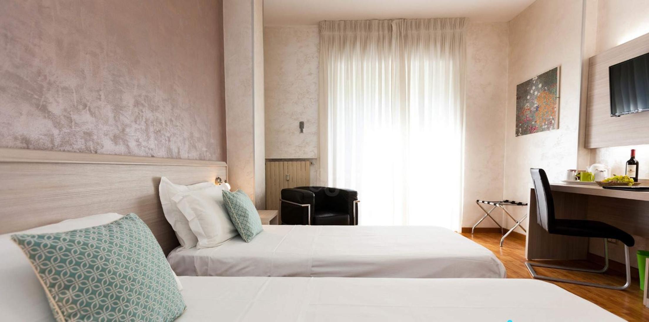Double or Twin Room - Photo 10