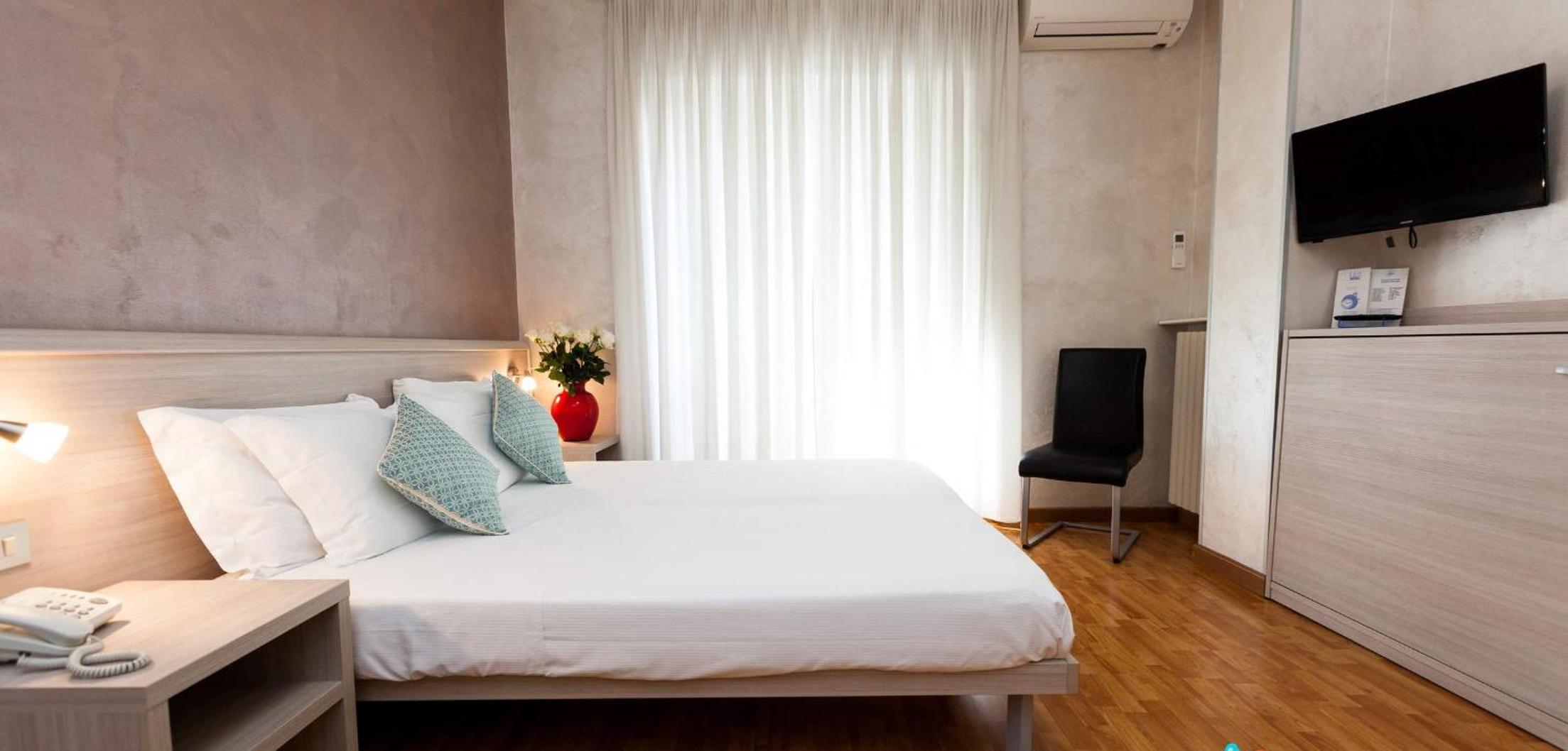 Double or Twin Room - Photo 14