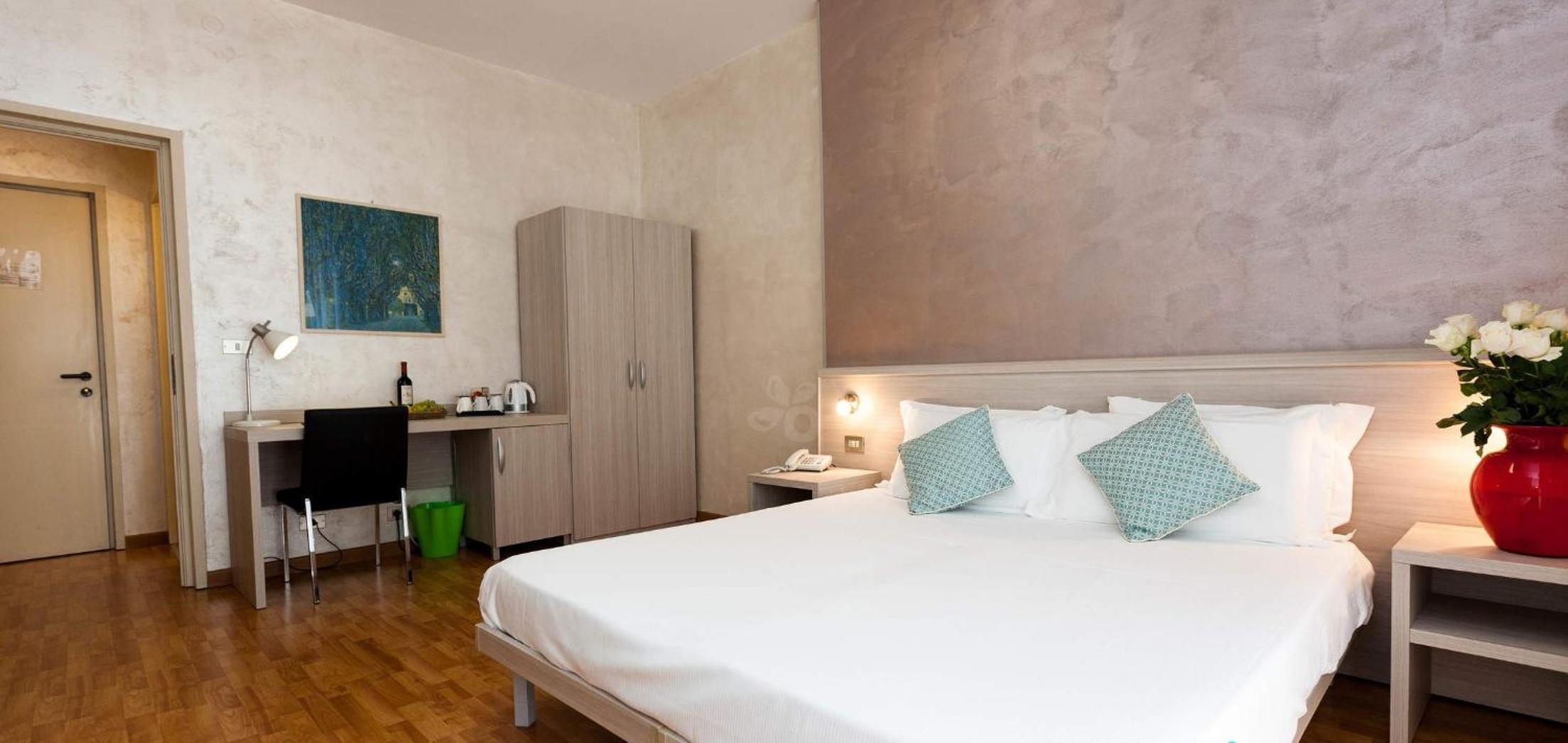 Double or Twin Room - Photo 15