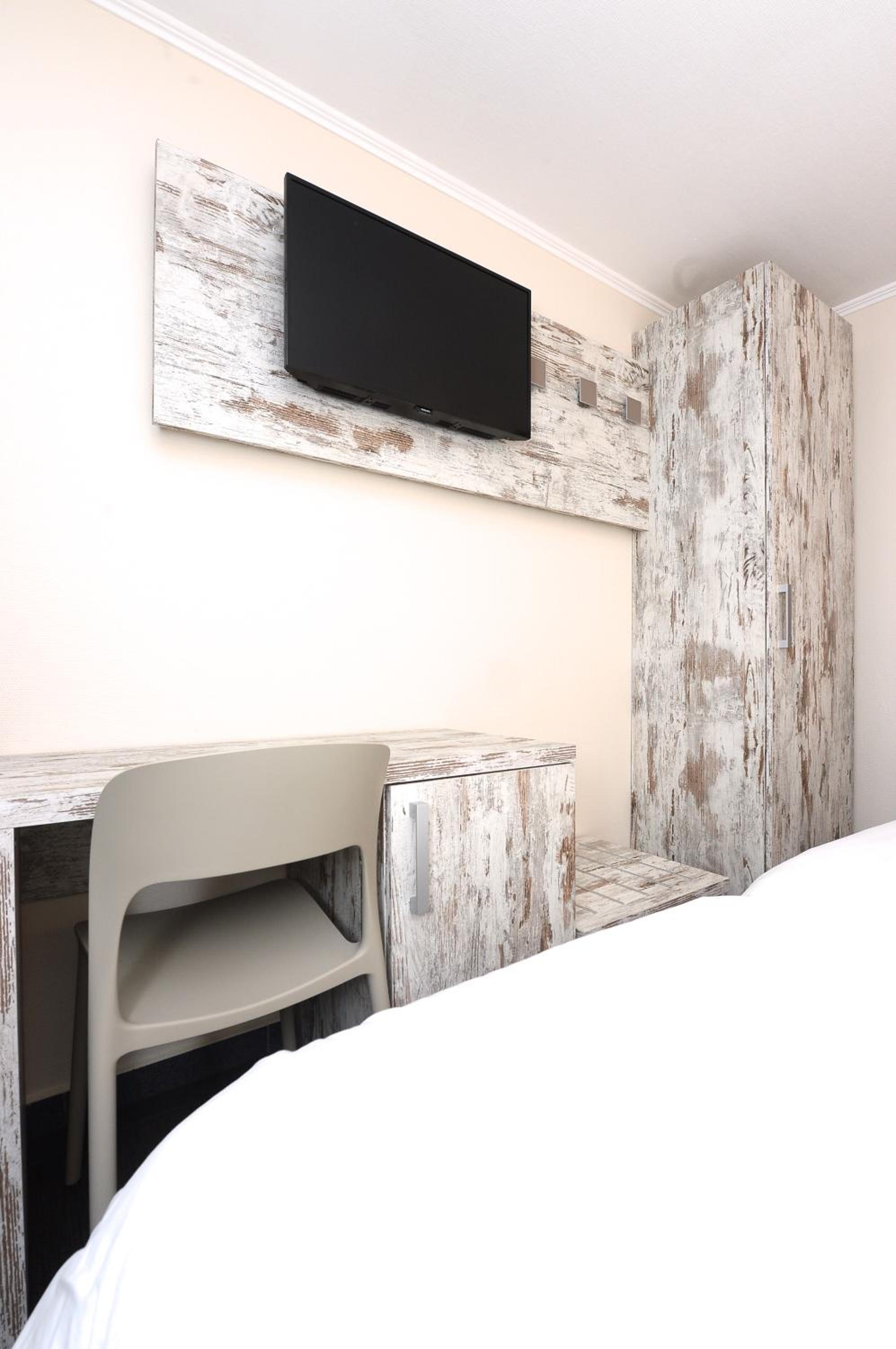 Standard Double Room - Photo 6