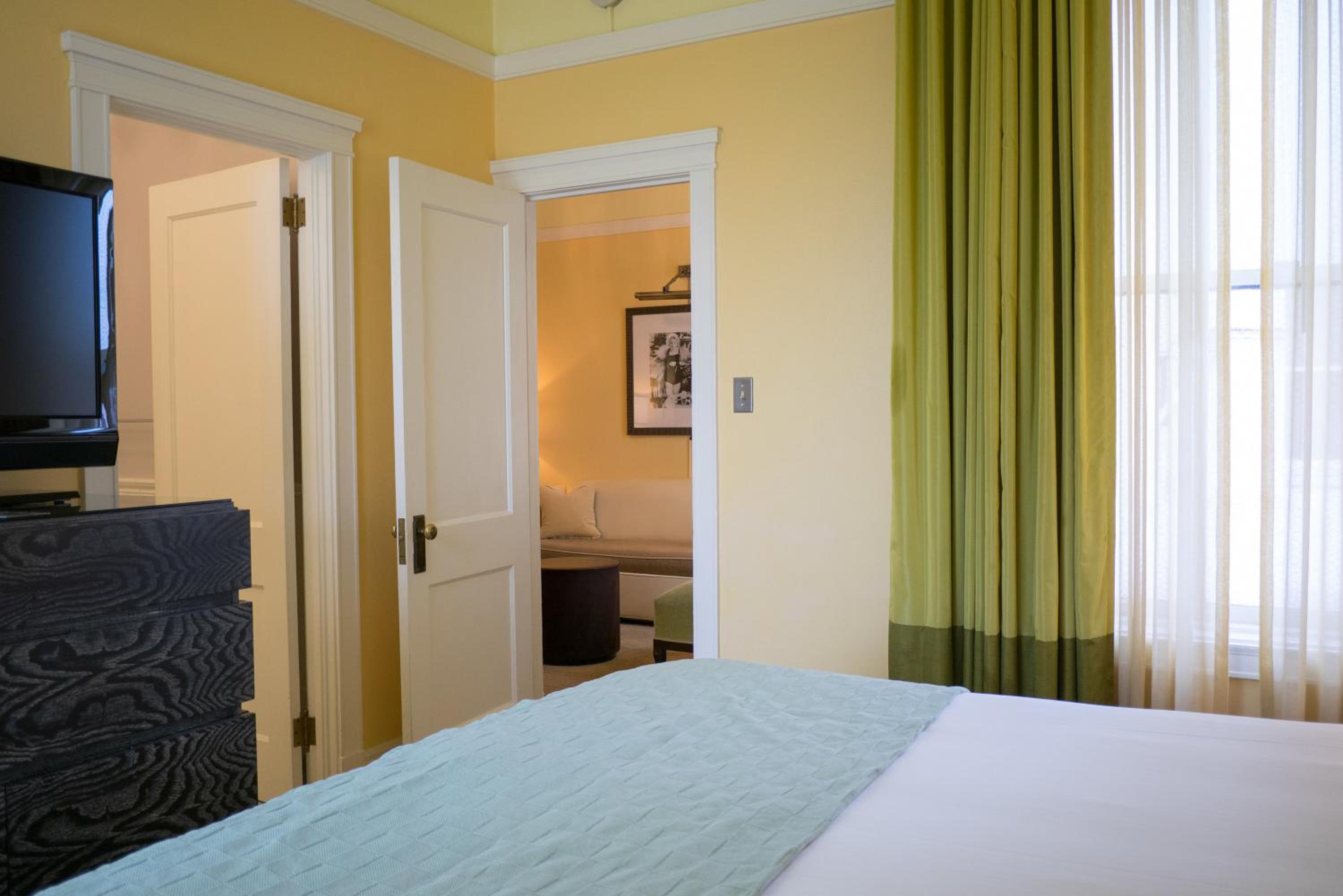 King Suite - Photo 8