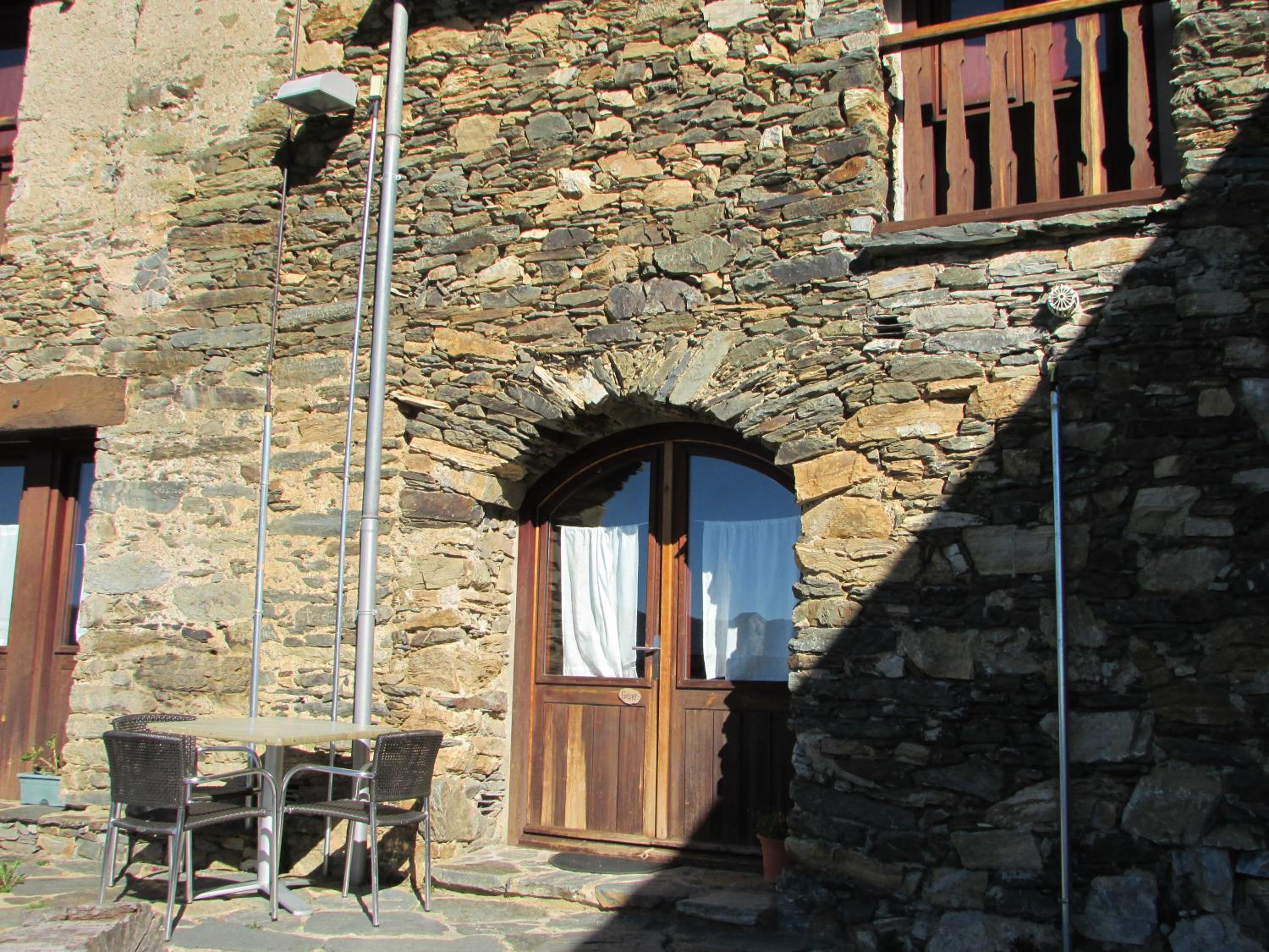 Apartment with Mountain View photo 2