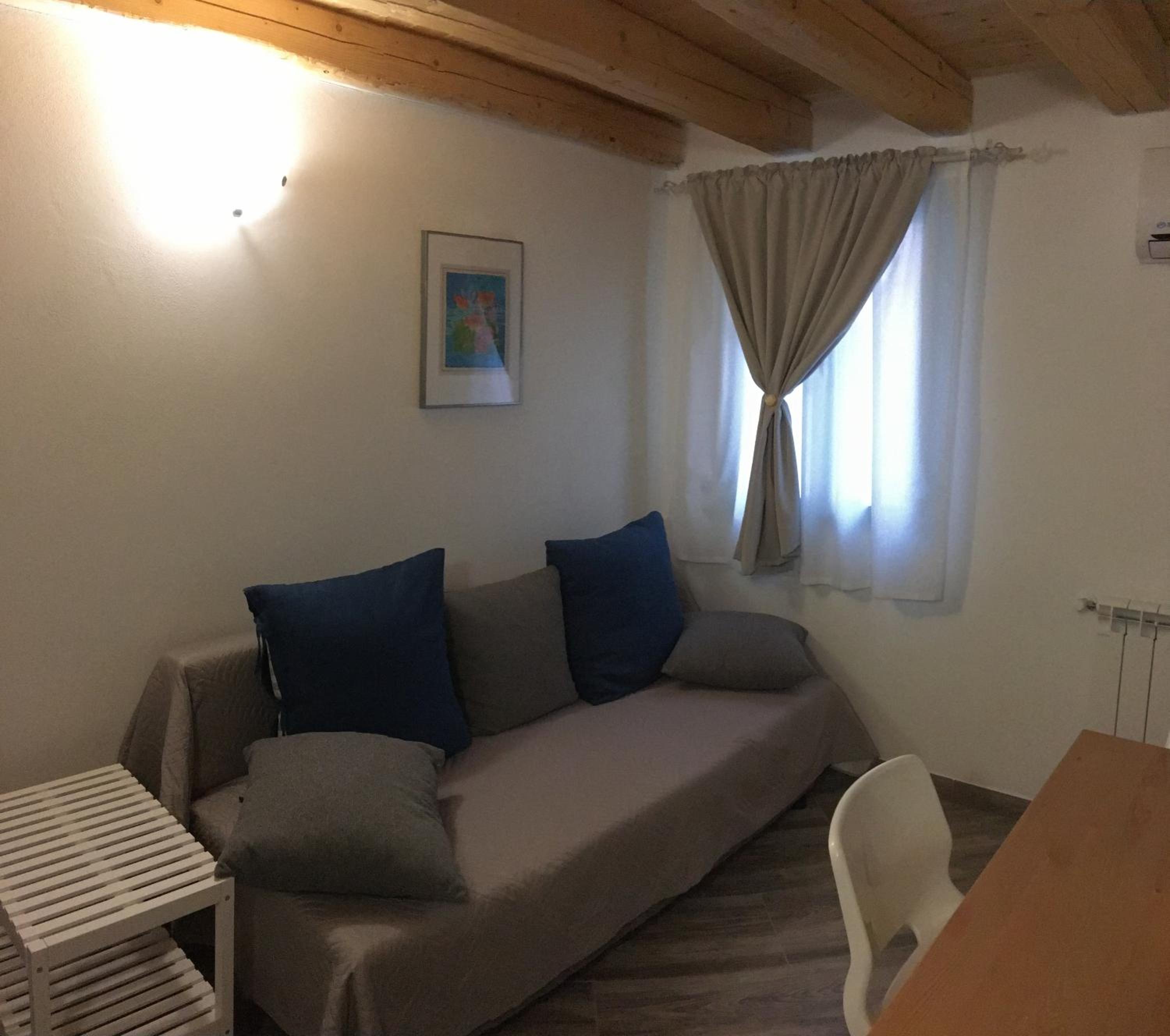 One-Bedroom Apartment photo 1