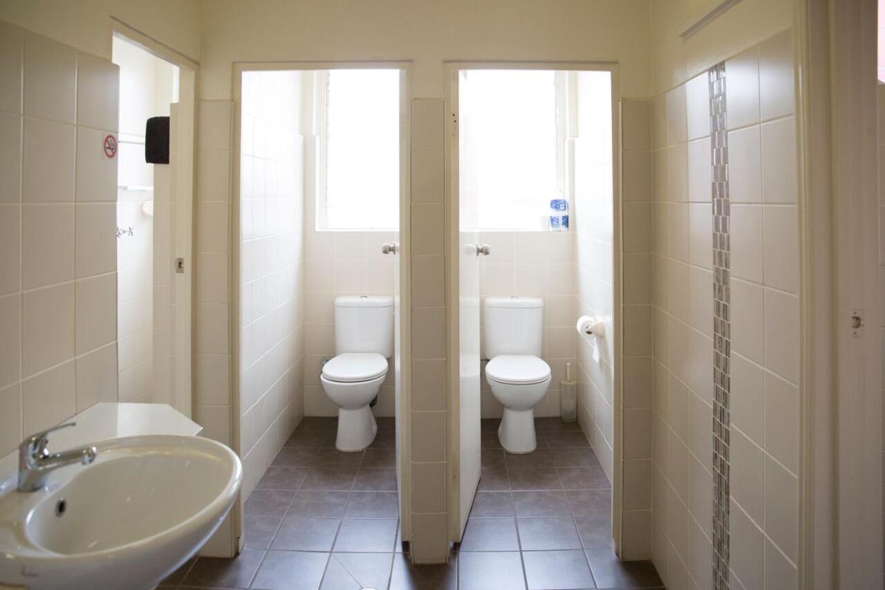 Standard Twin Room with Shared Bathroom photo 3