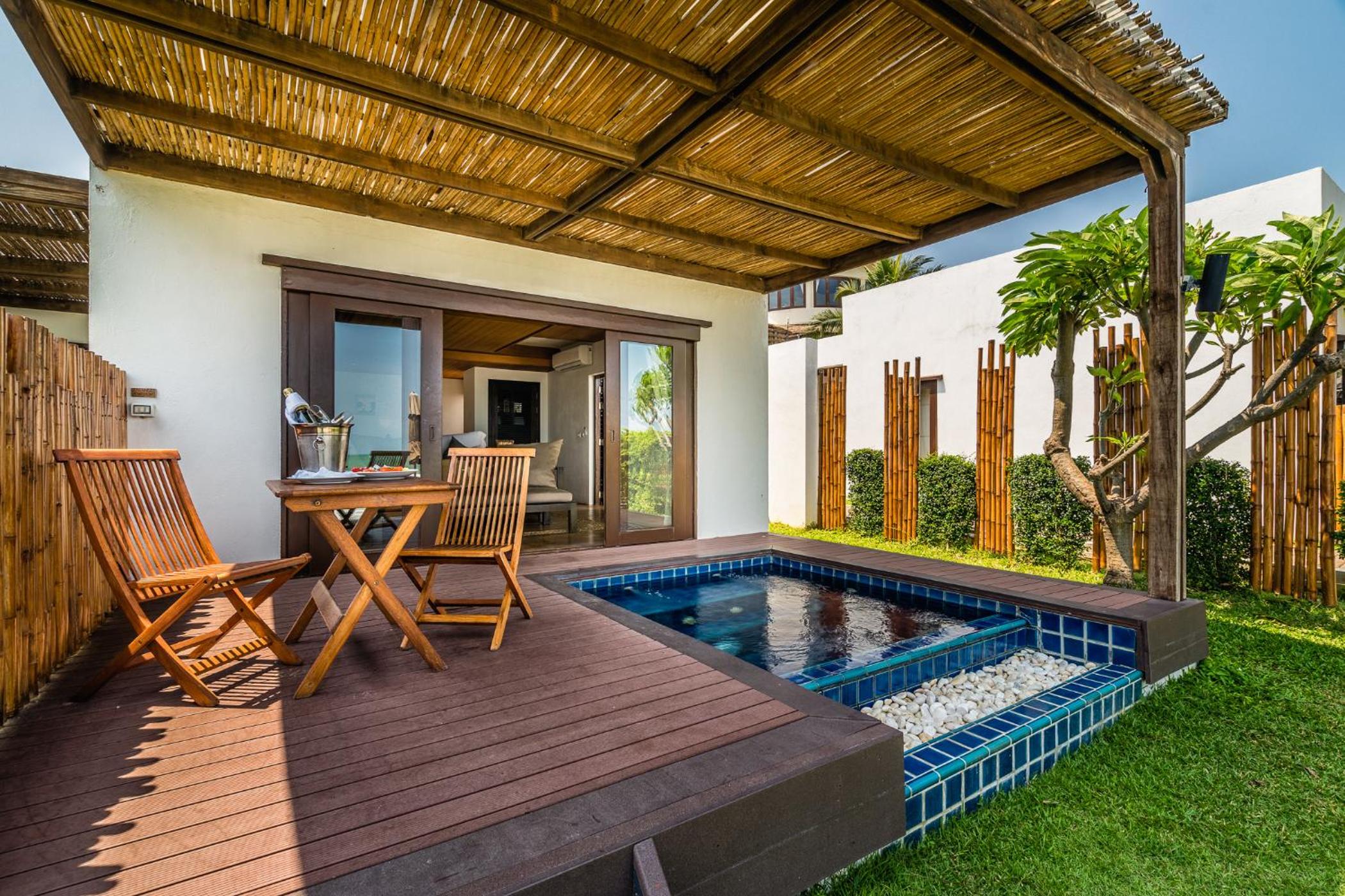 Beachfront Pool Suite photo 3