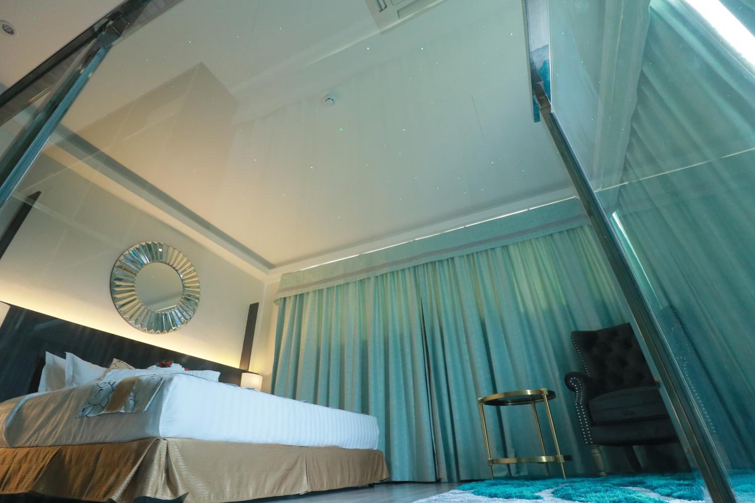 Suite with City View photo 2