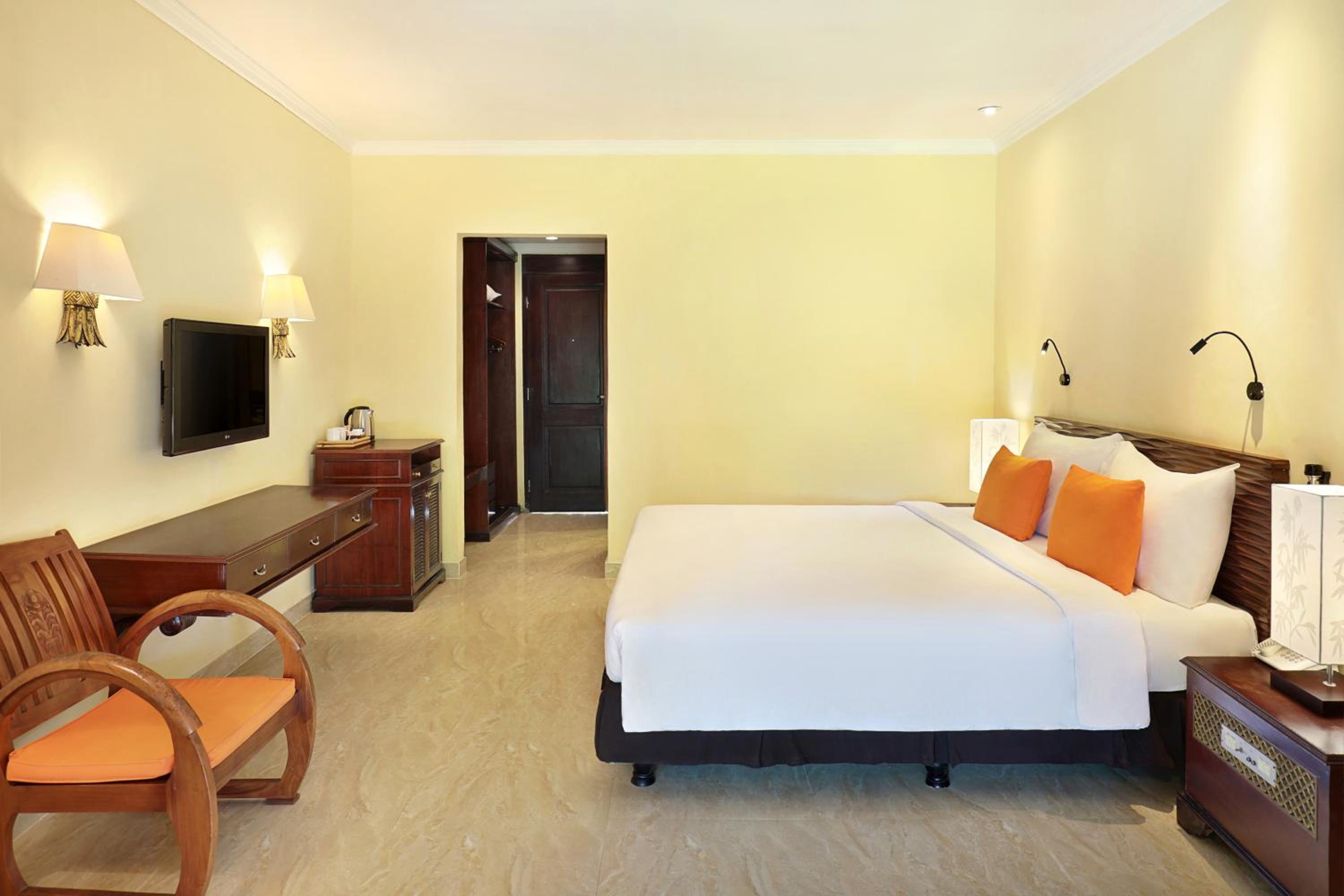 Deluxe King Room photo 2