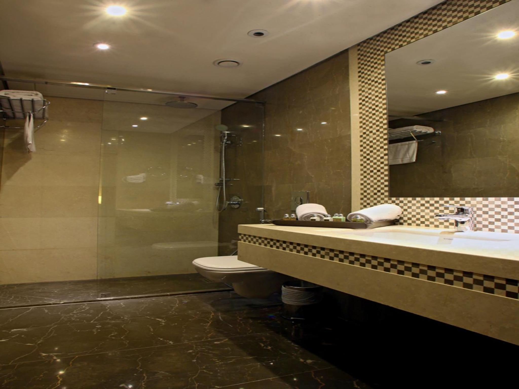 Grand Deluxe Room King Bed with balcony photo 3
