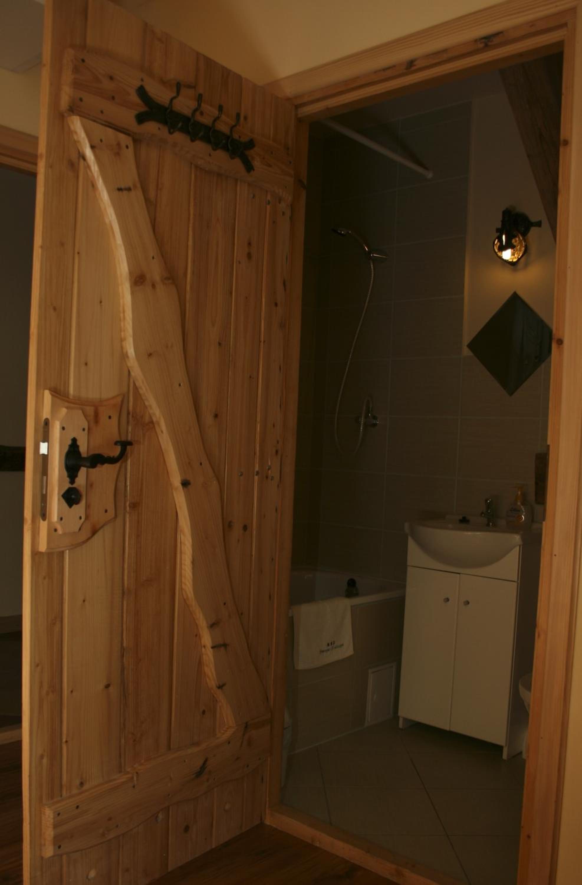 Quadruple Room with Bathroom - Photo 8