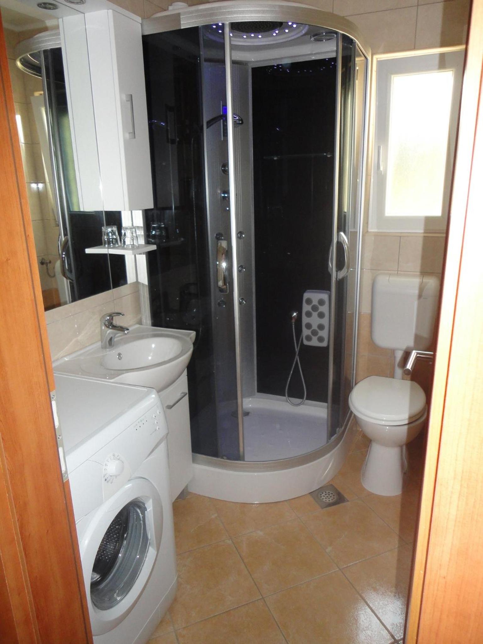 Two-Bedroom Apartment with Balcony and Sea View photo 3
