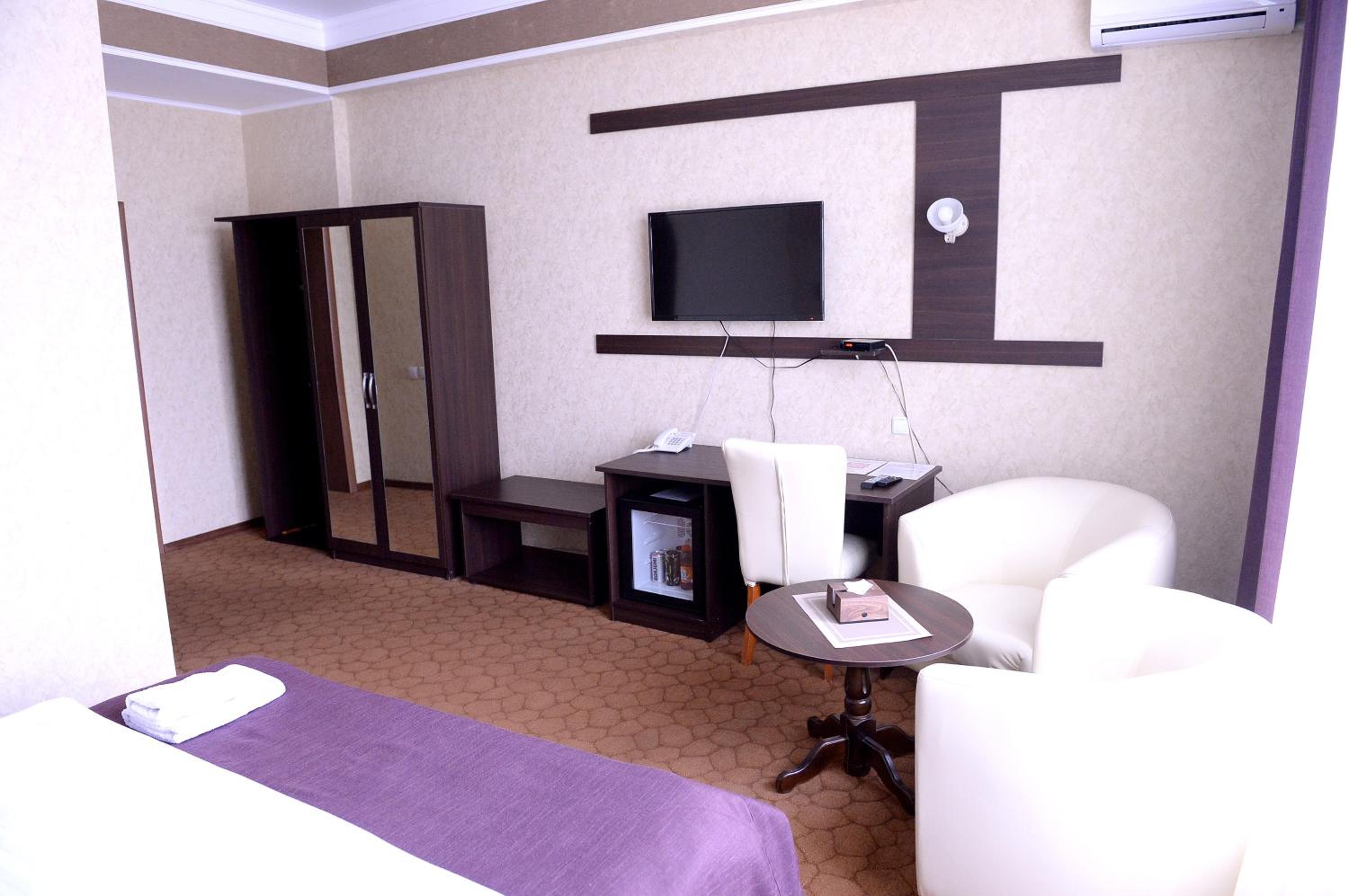 Deluxe Double Room with Shower photo 2