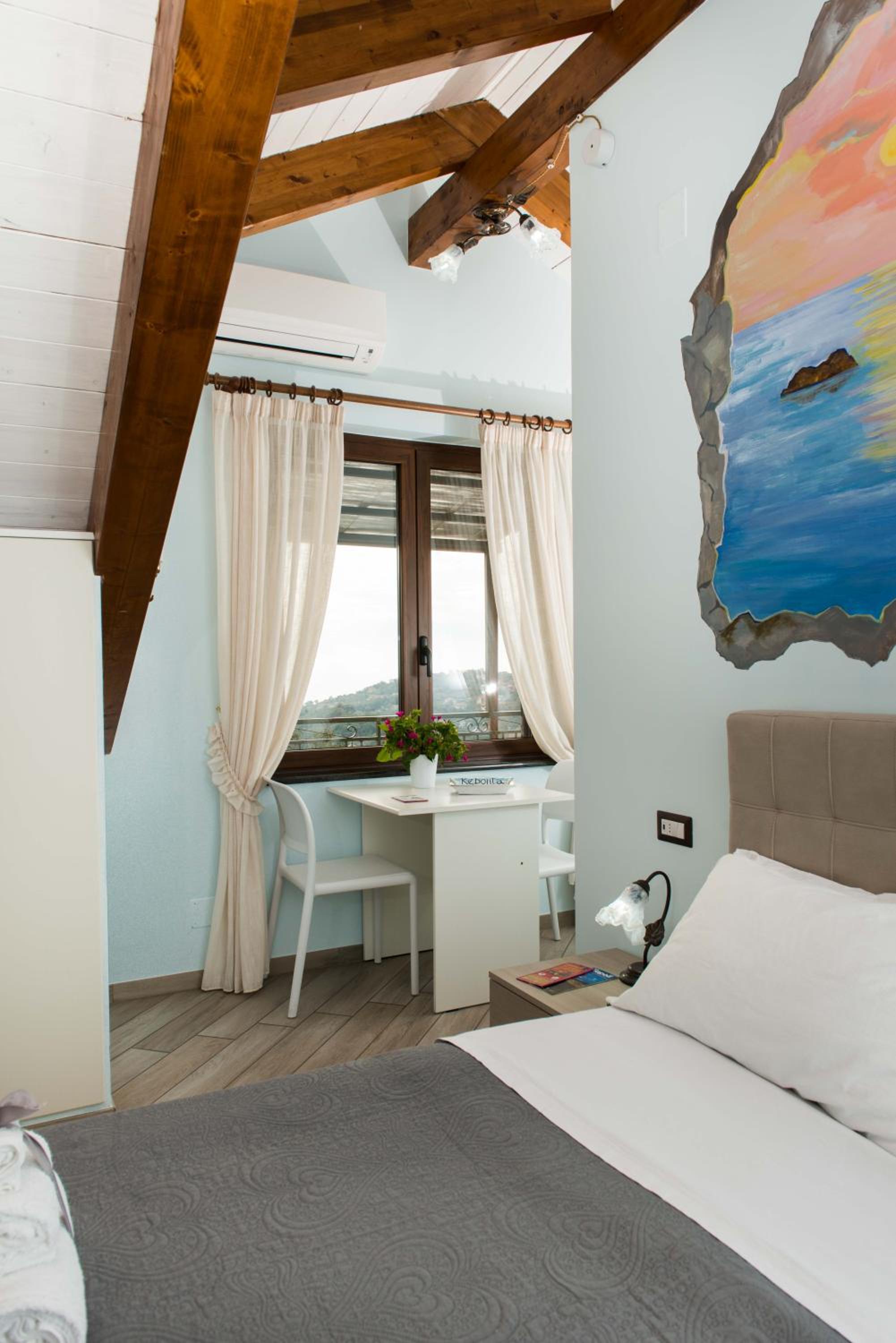 Deluxe Double Room with Extra Bed photo 2