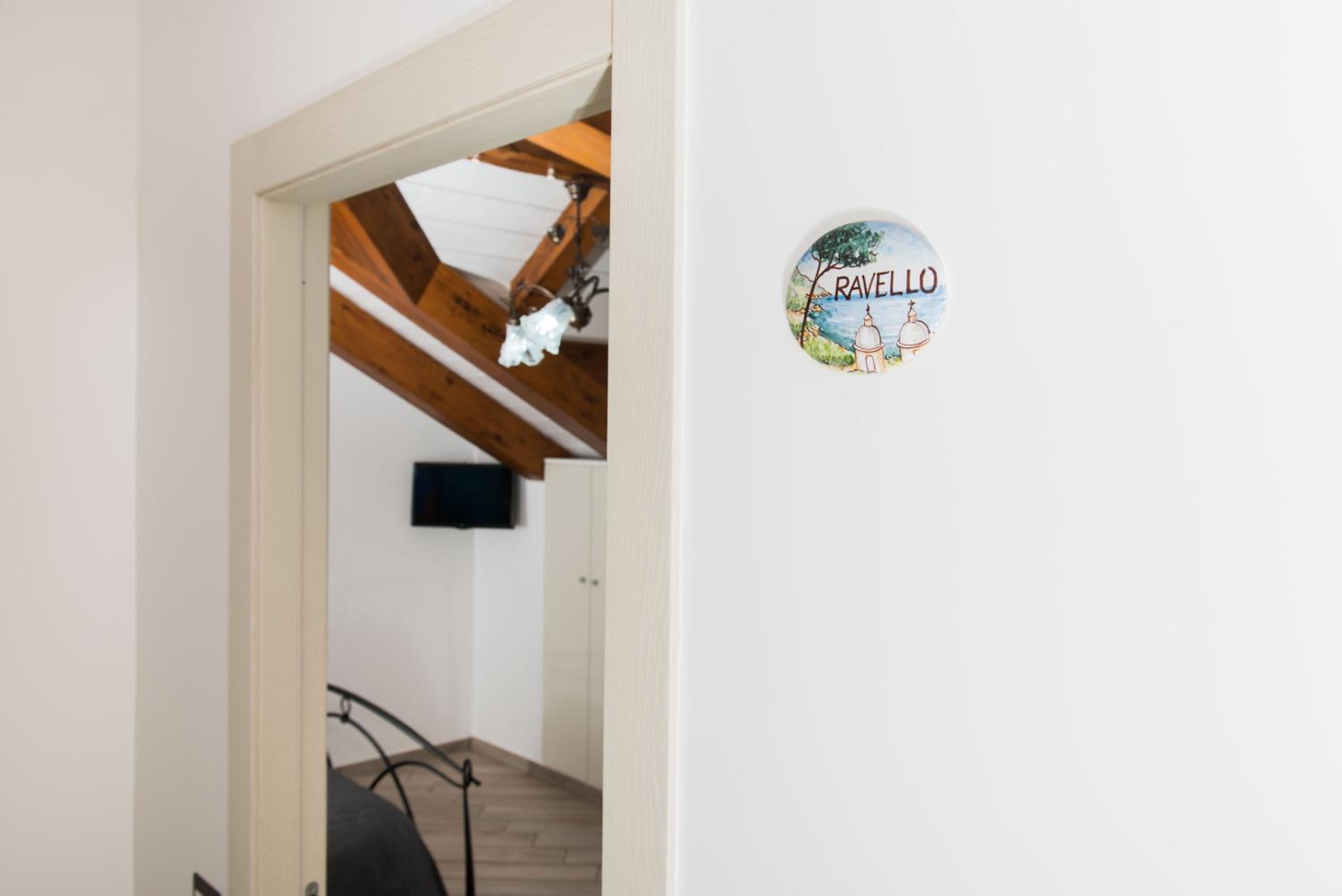 Deluxe Double Room (2 Adults + 1 Child) photo 2