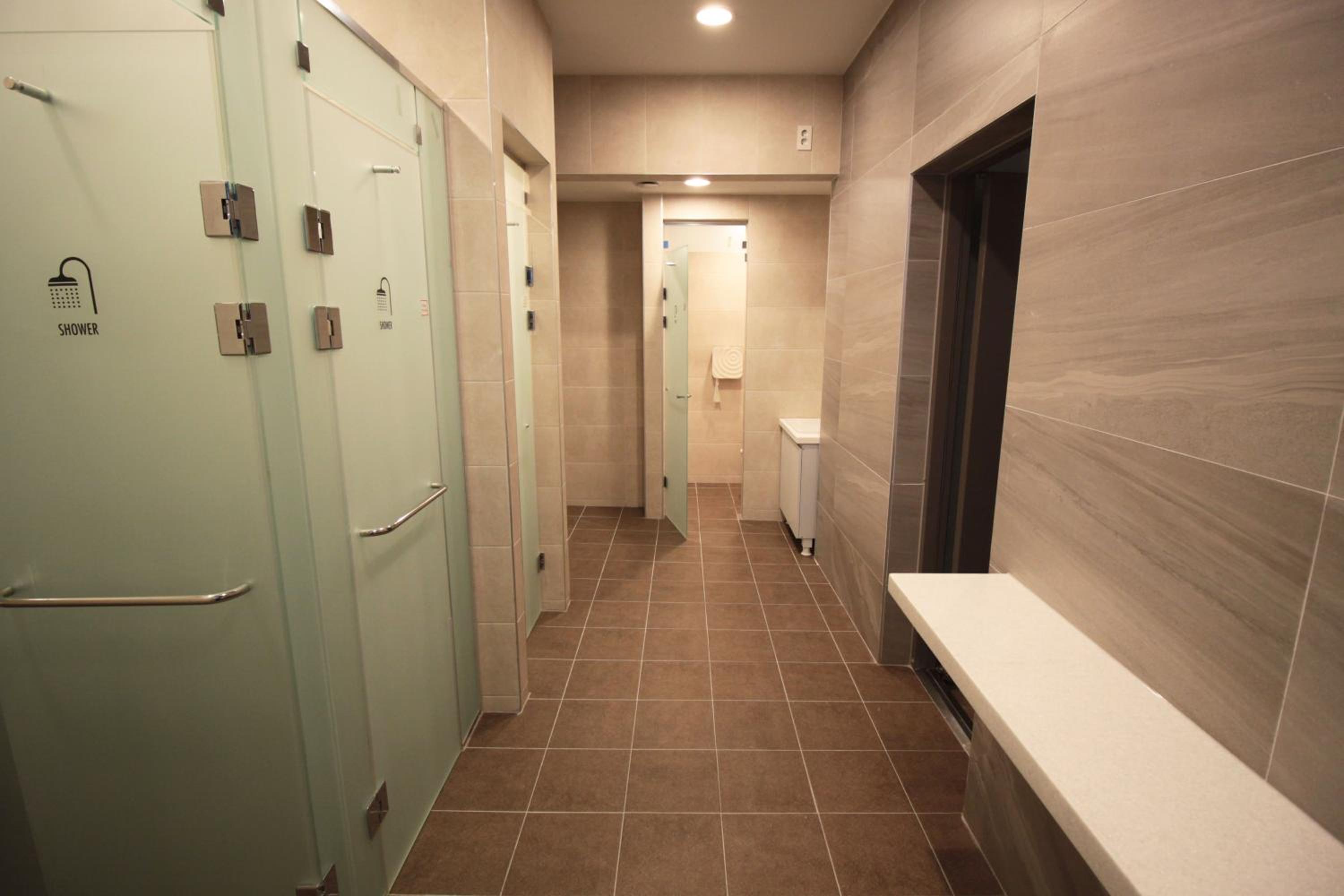 8-Bed Female Dormitory Room photo 3