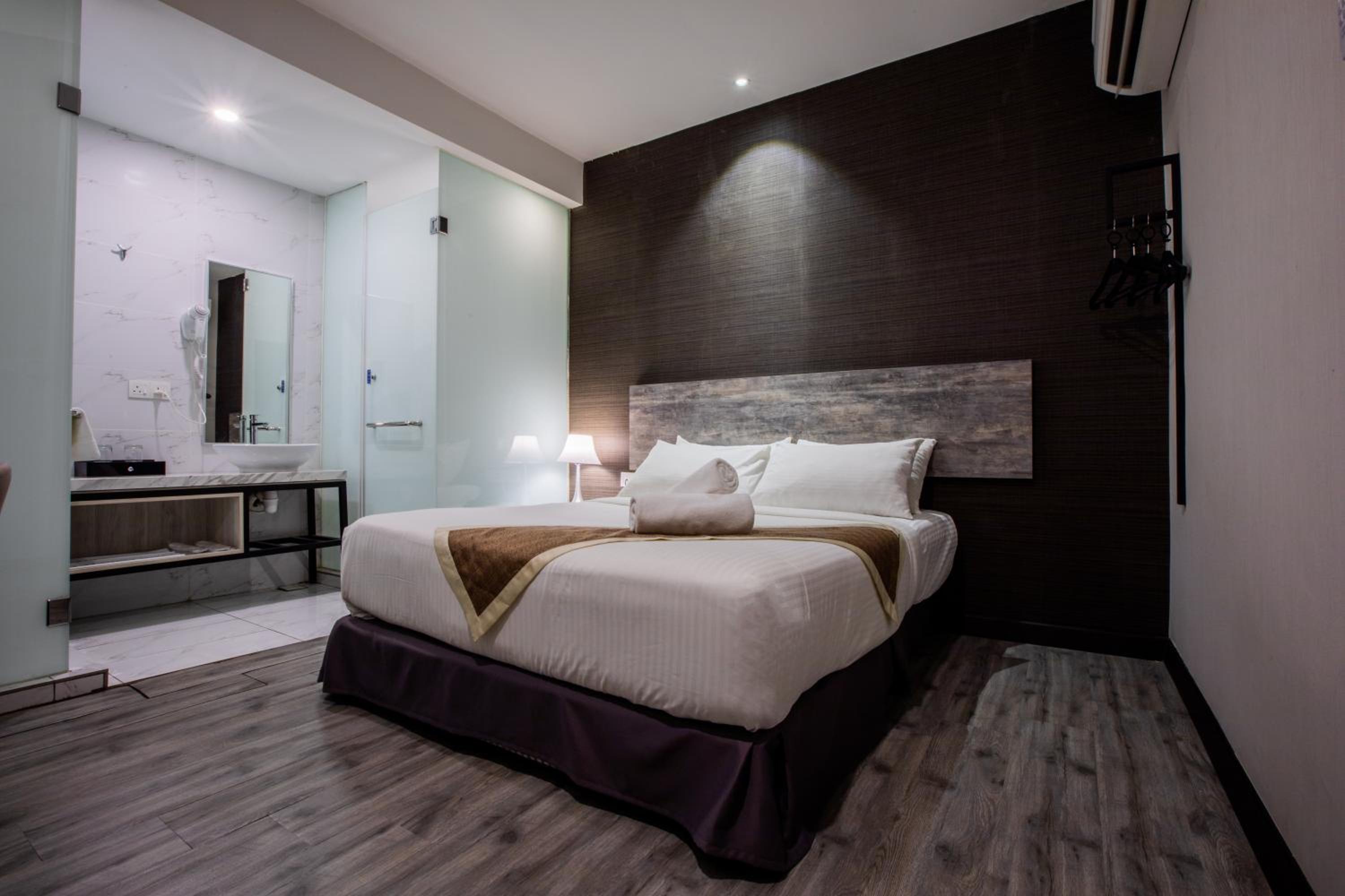 Standard Queen Room (No Window)