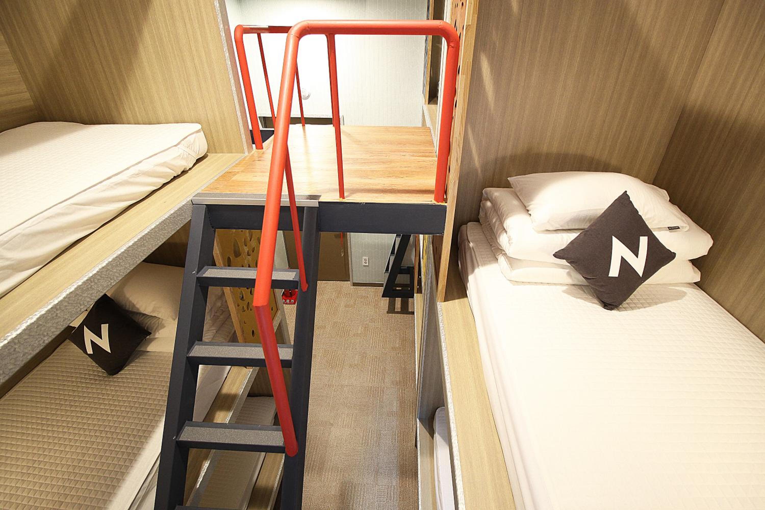 8-Bed Female Dormitory Room photo 1