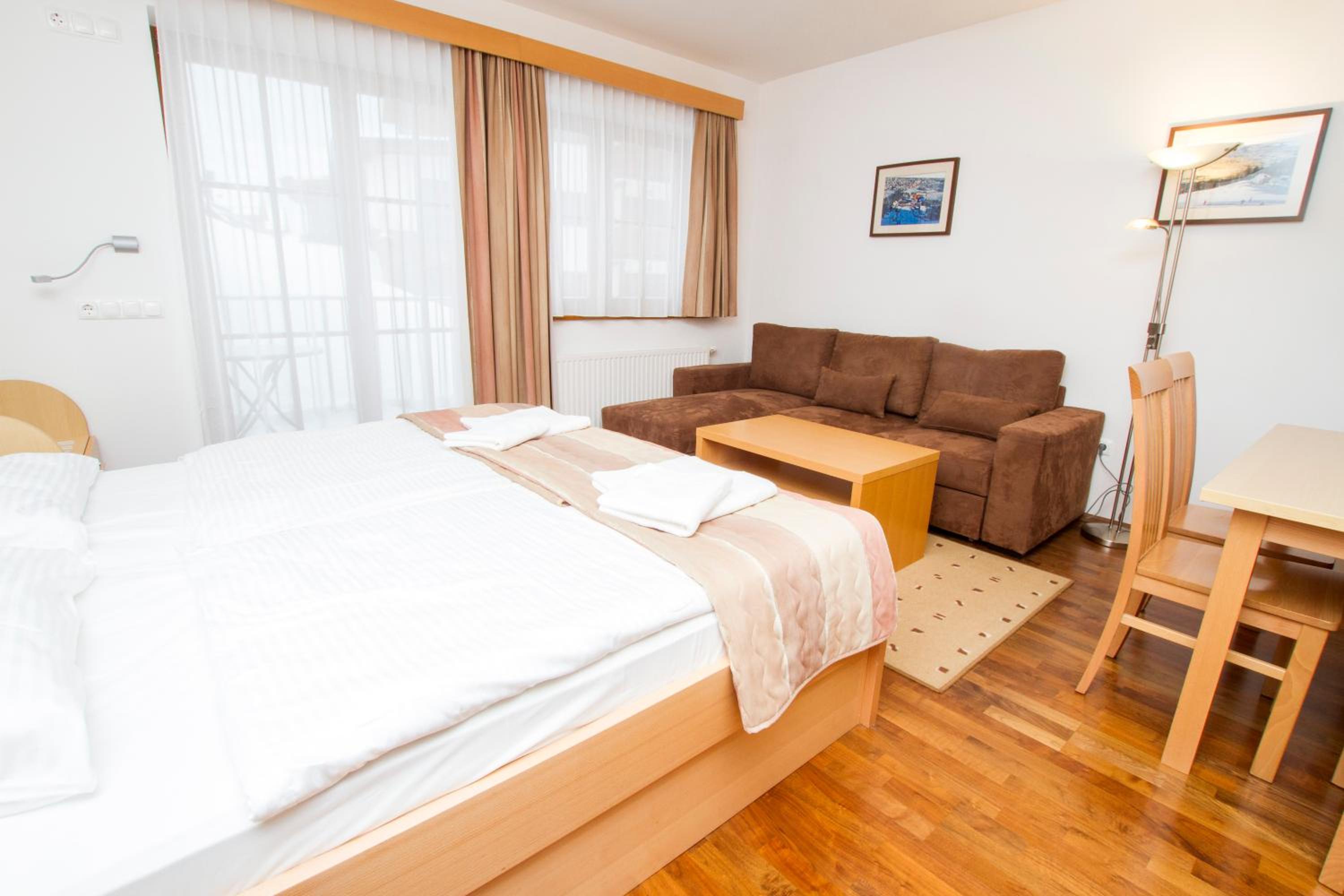 Studio Apartment with Terrace photo 2