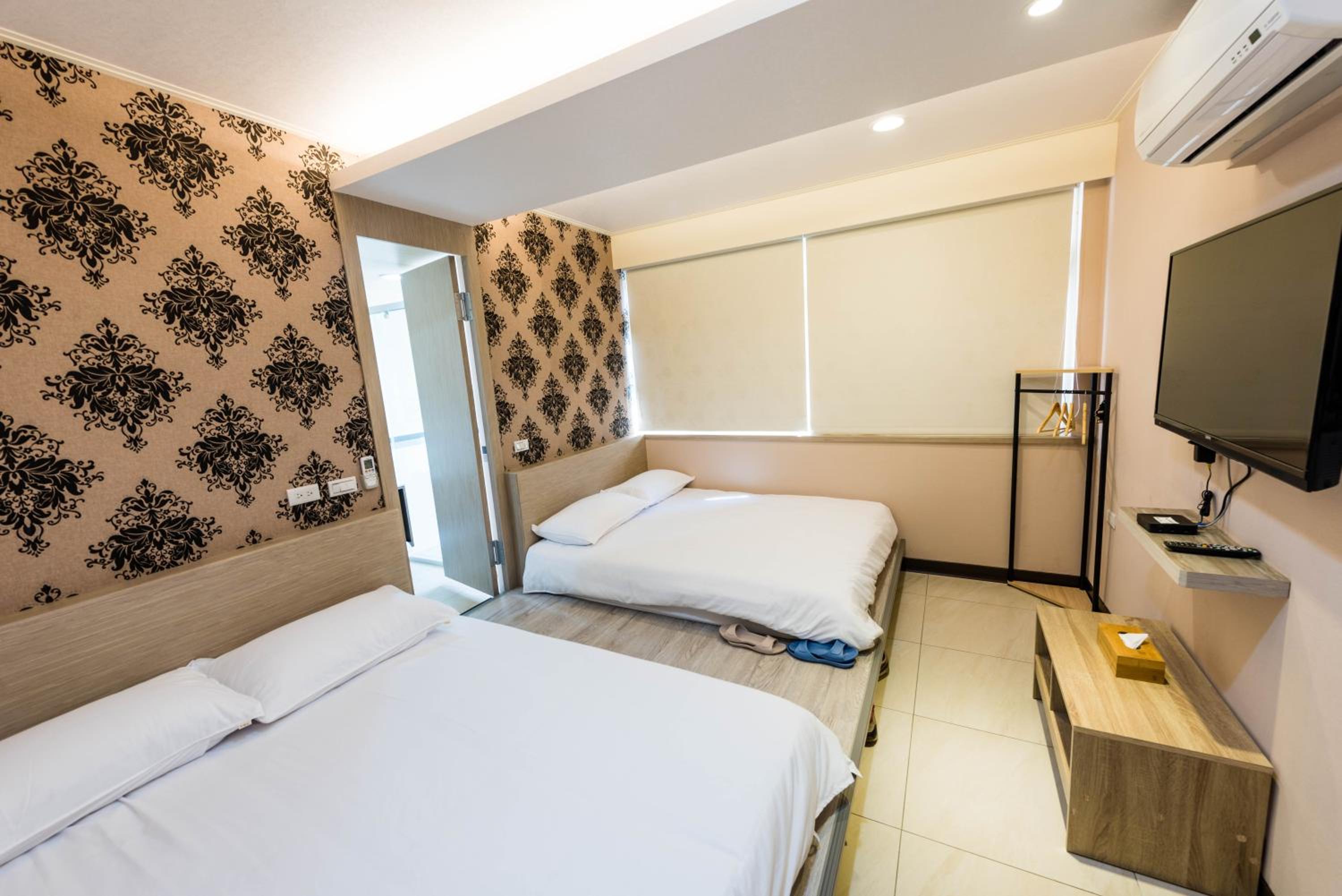 Quadruple Room with Private Bathroom