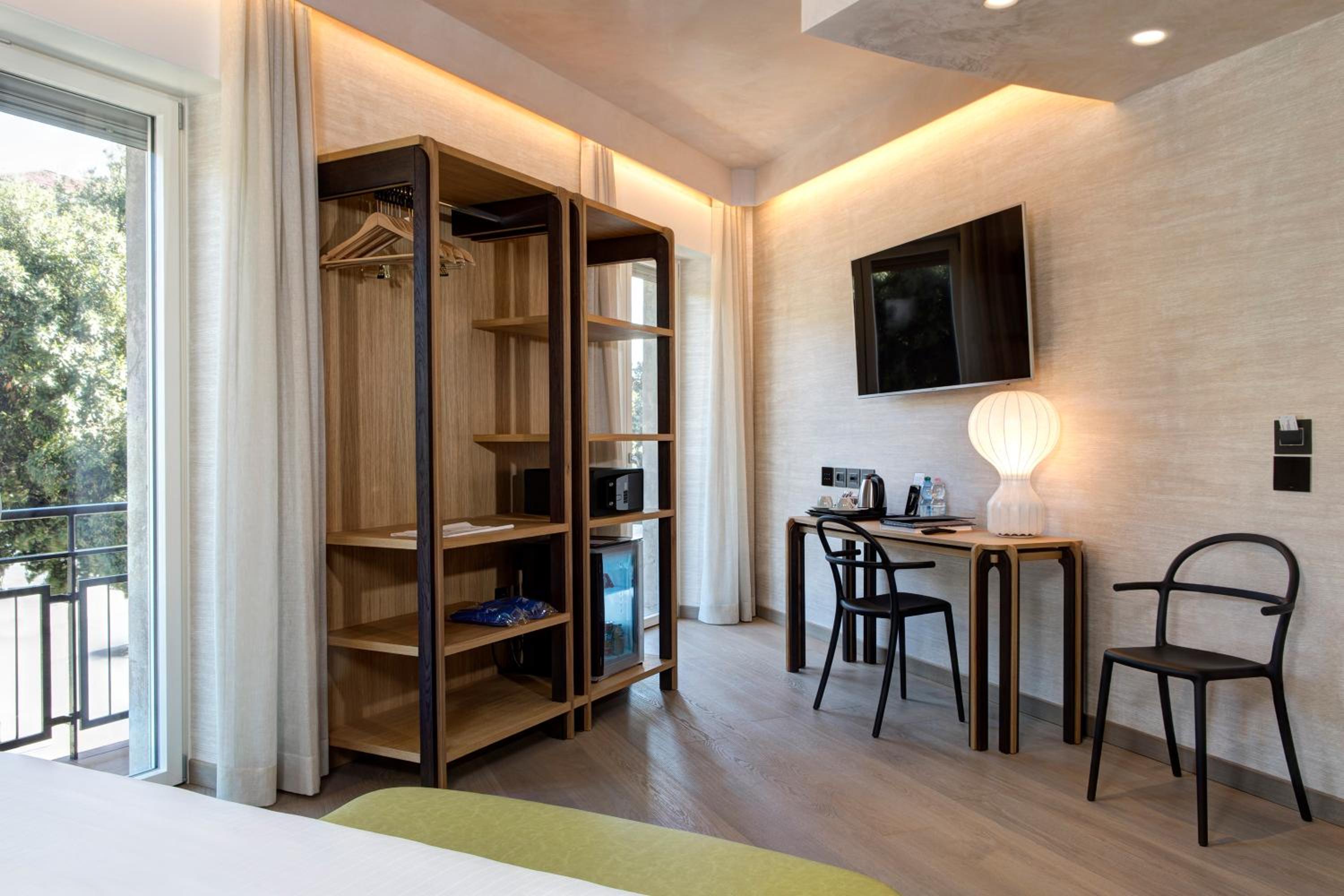 Premium Double Room - Photo 8