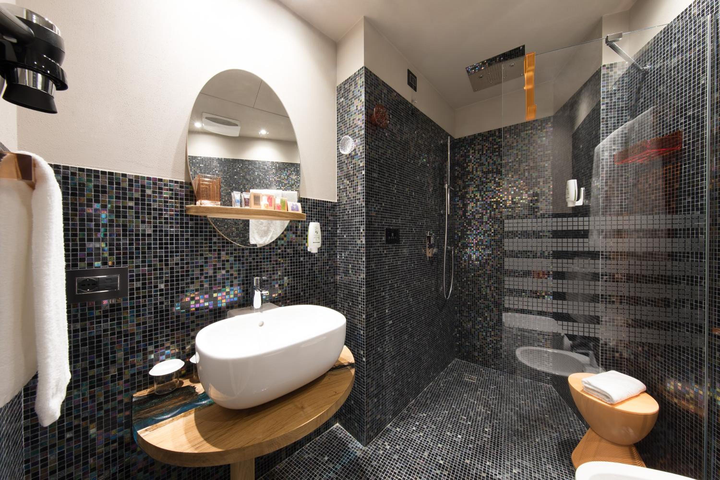 Premium Double Room - Photo 10