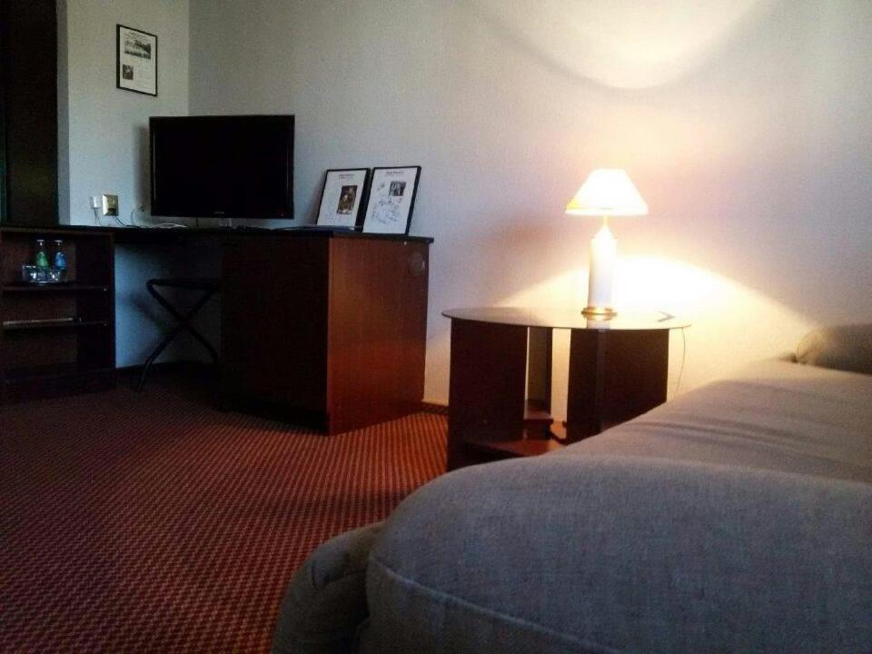 Standard Queen Room - Photo 2