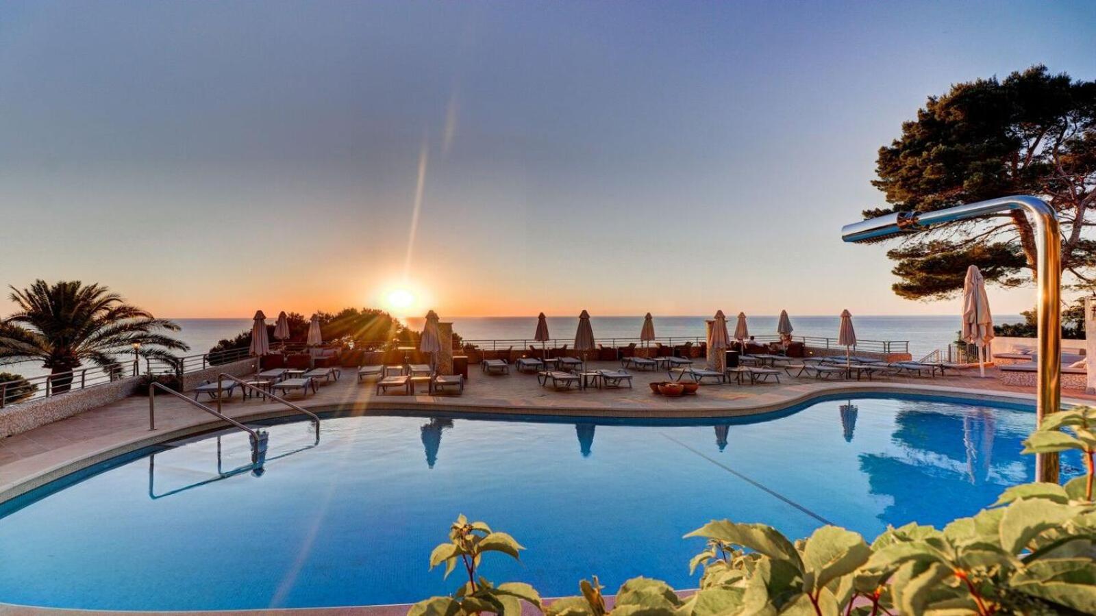 Double or Twin Room with Sea View - Photo 5