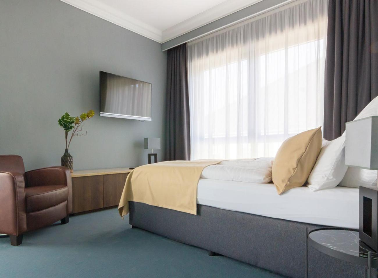 Large Double Room - Photo 2