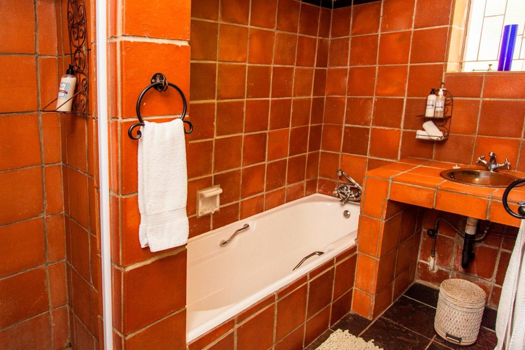 Deluxe Double or Twin Room - Photo 9