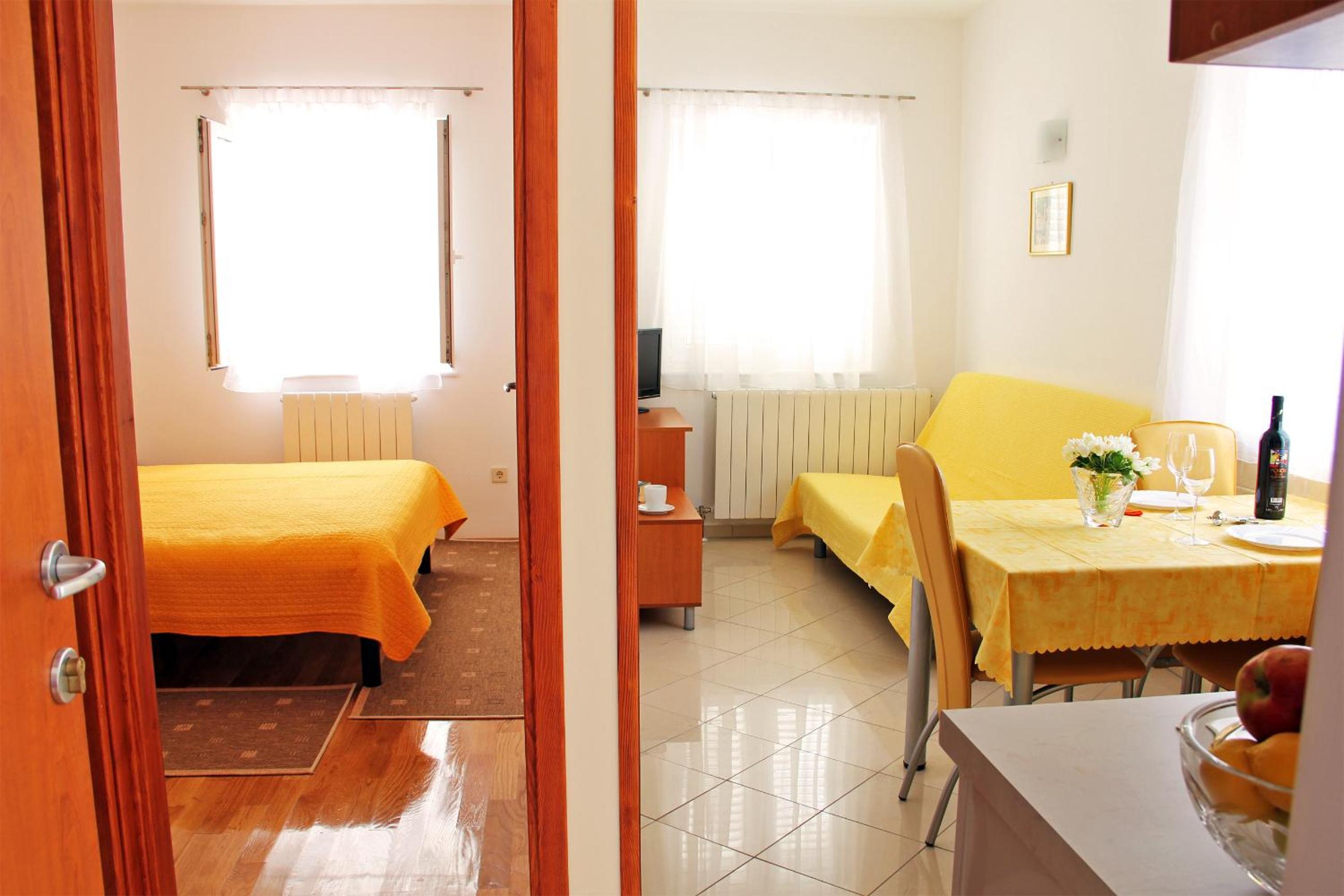 One-Bedroom Apartment photo 1