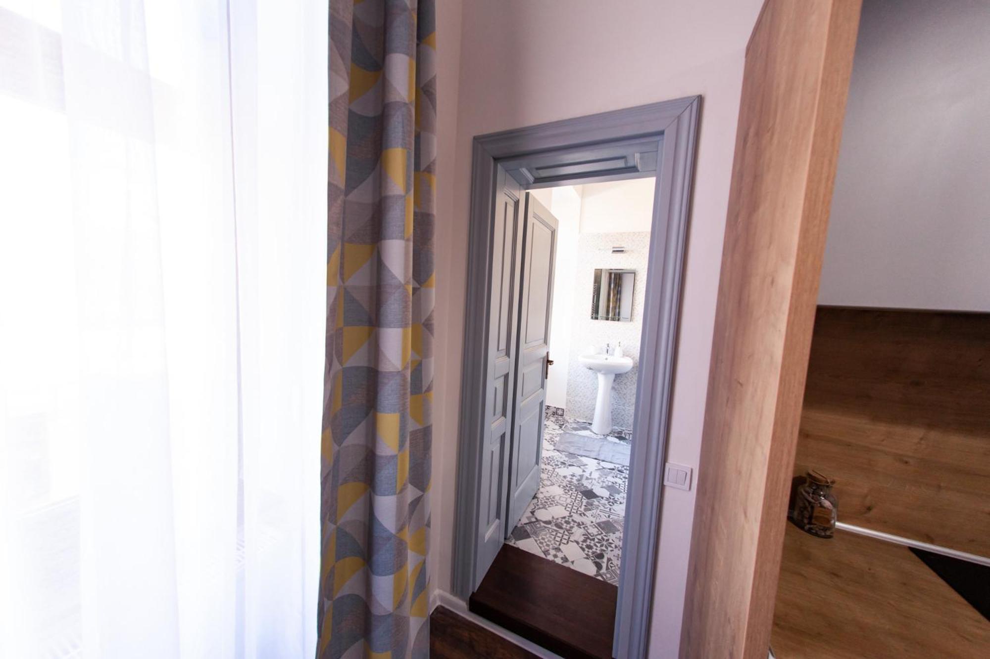 One-Bedroom Apartment - Photo 145