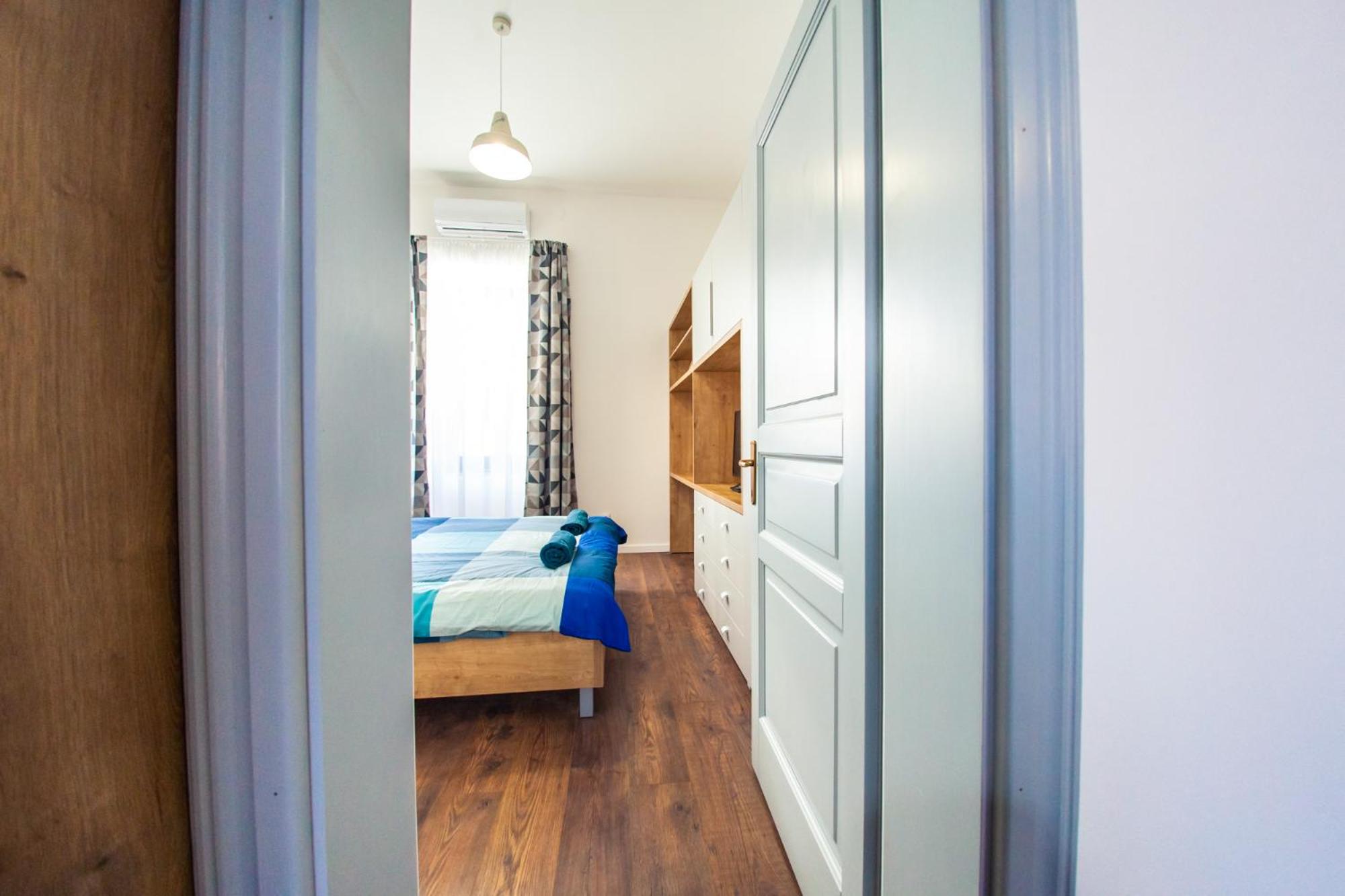 One-Bedroom Apartment - Photo 3