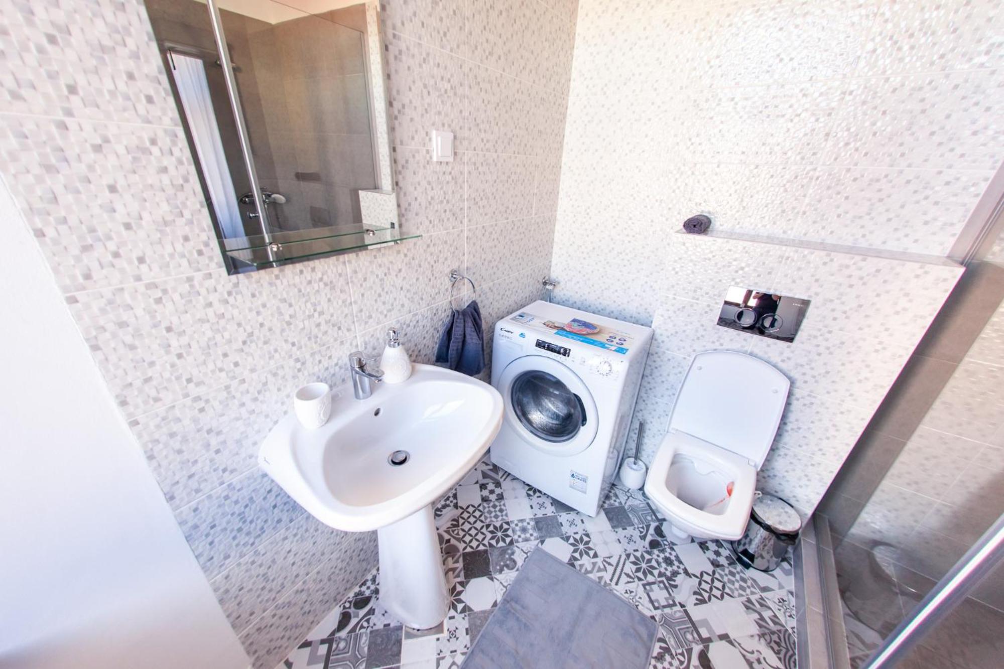 One-Bedroom Apartment - Photo 6