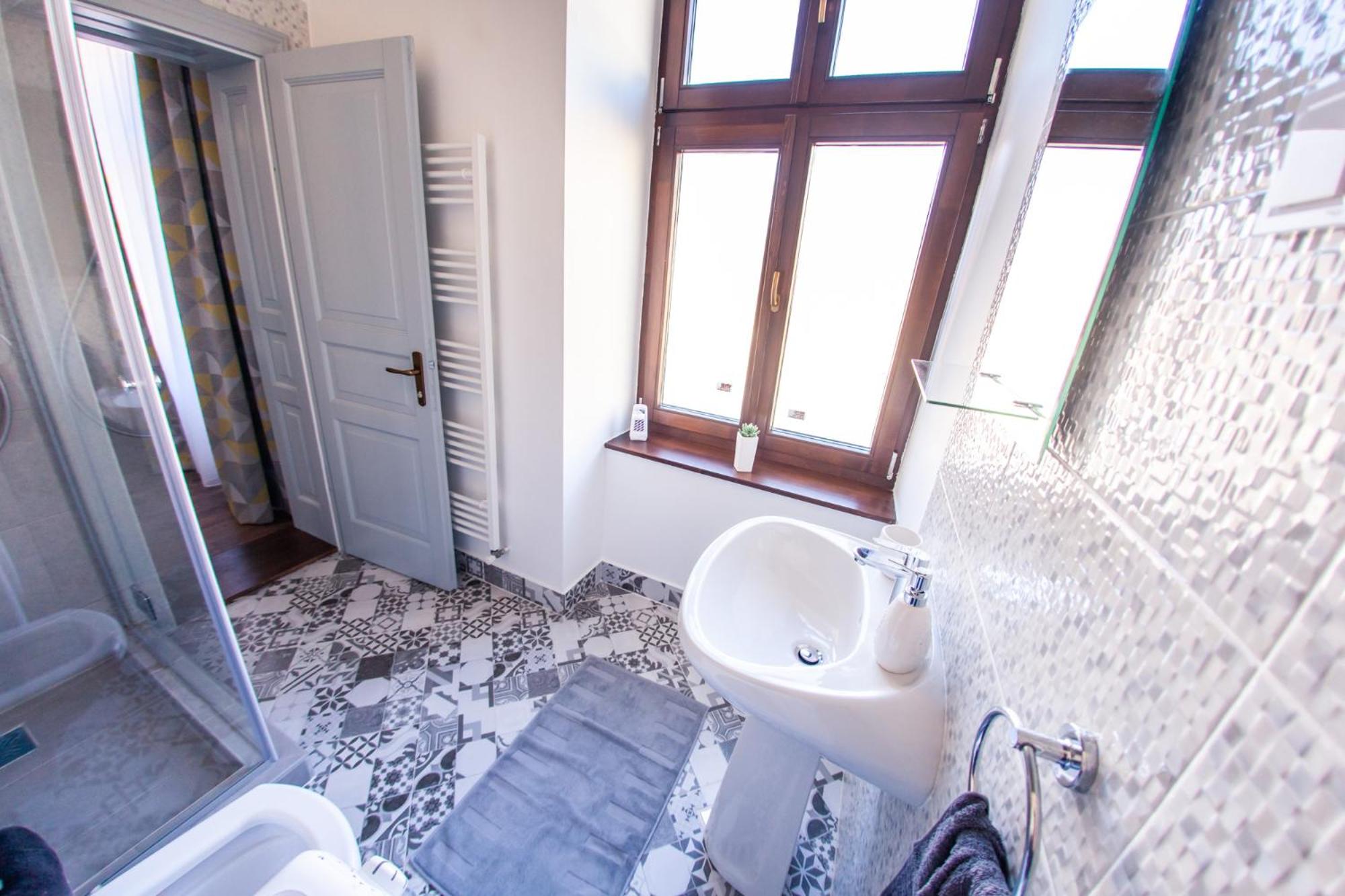 One-Bedroom Apartment - Photo 16