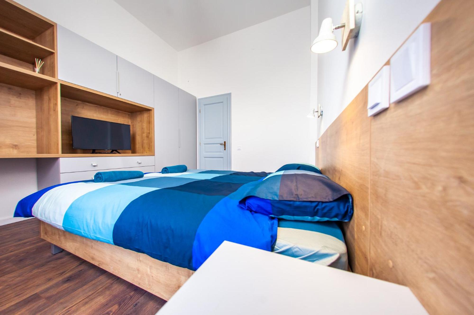 One-Bedroom Apartment - Photo 144