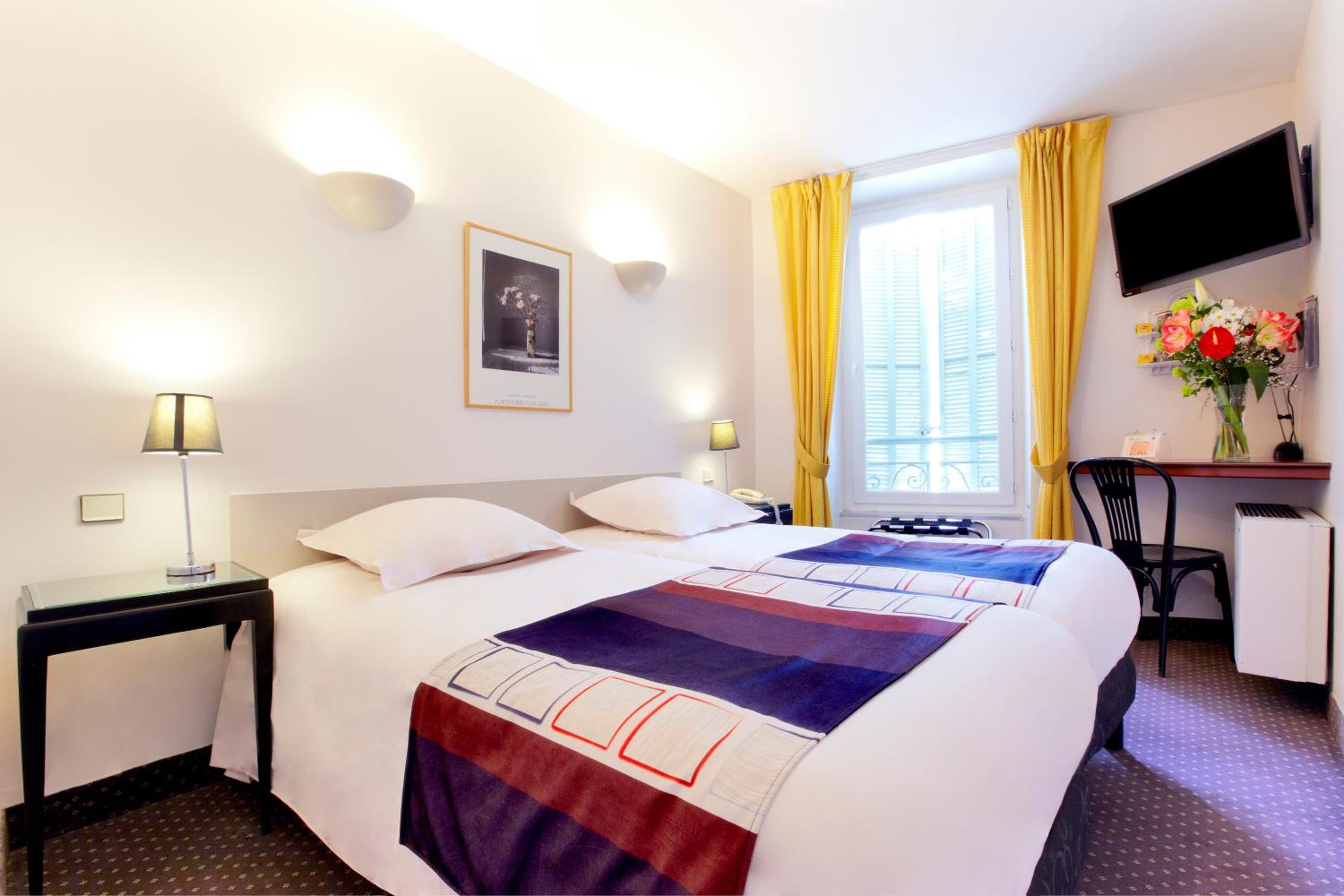 Twin Room - Photo 2