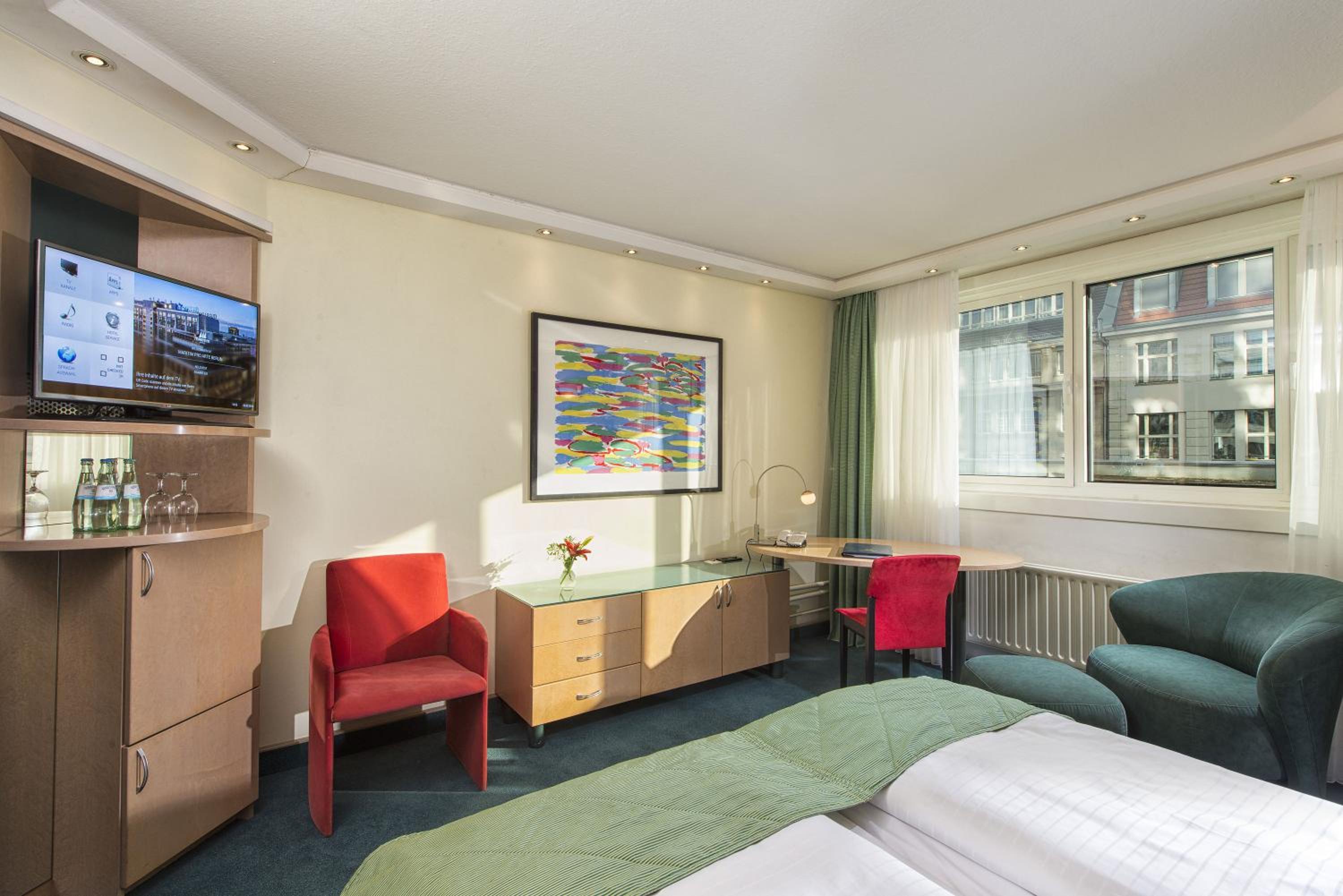 Classic Double Room thumbnail 6