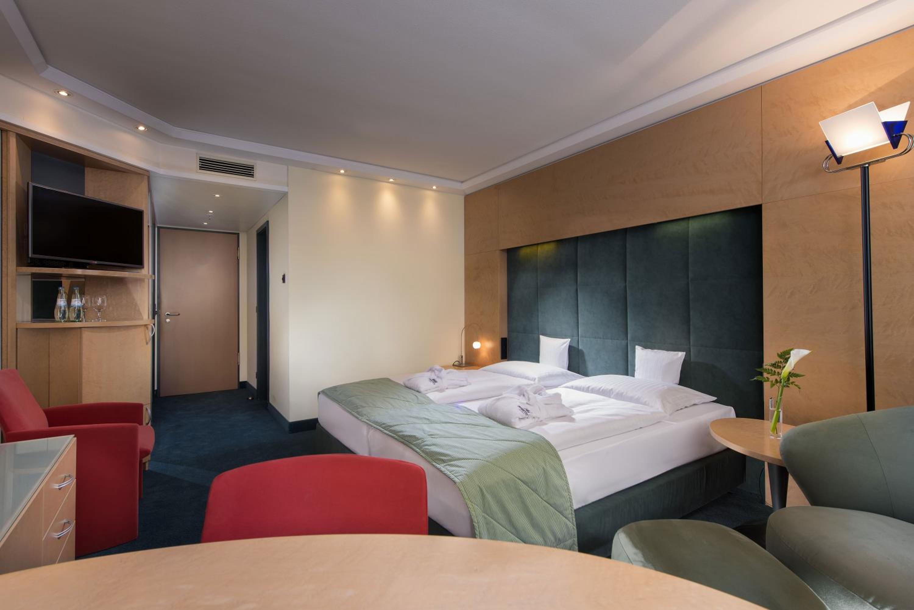Superior Double Room thumbnail 6