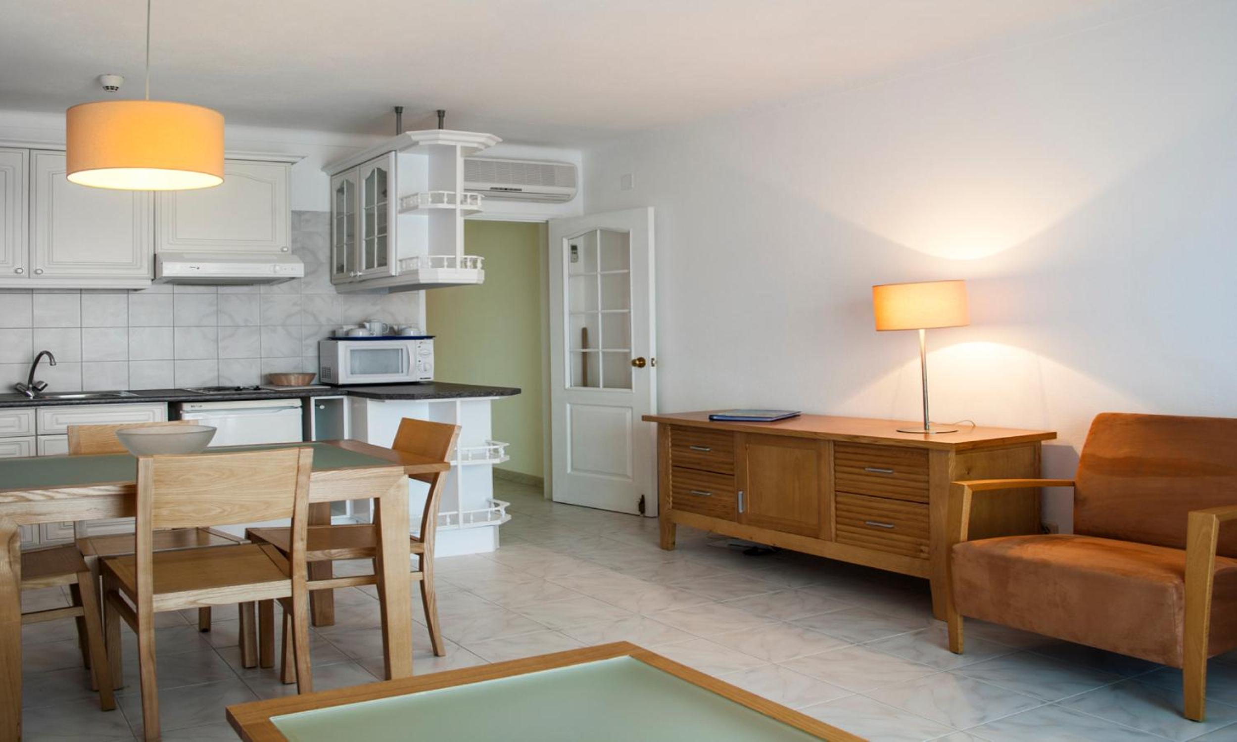 One-Bedroom Apartment - Photo 4