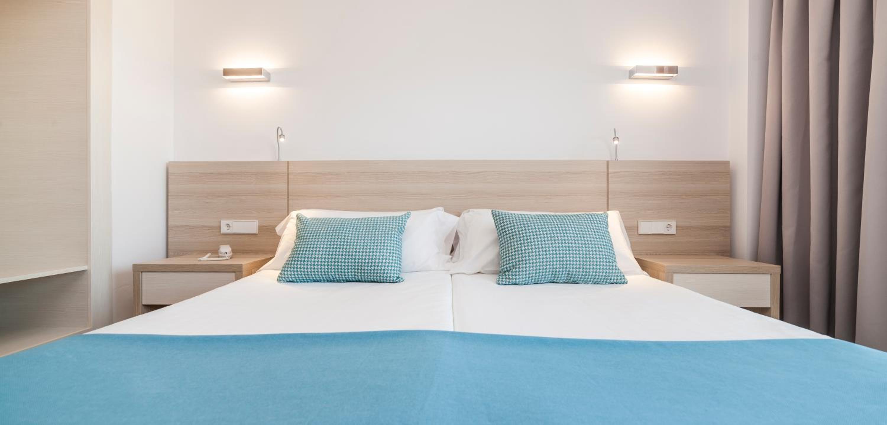 Twin Room - Photo 10