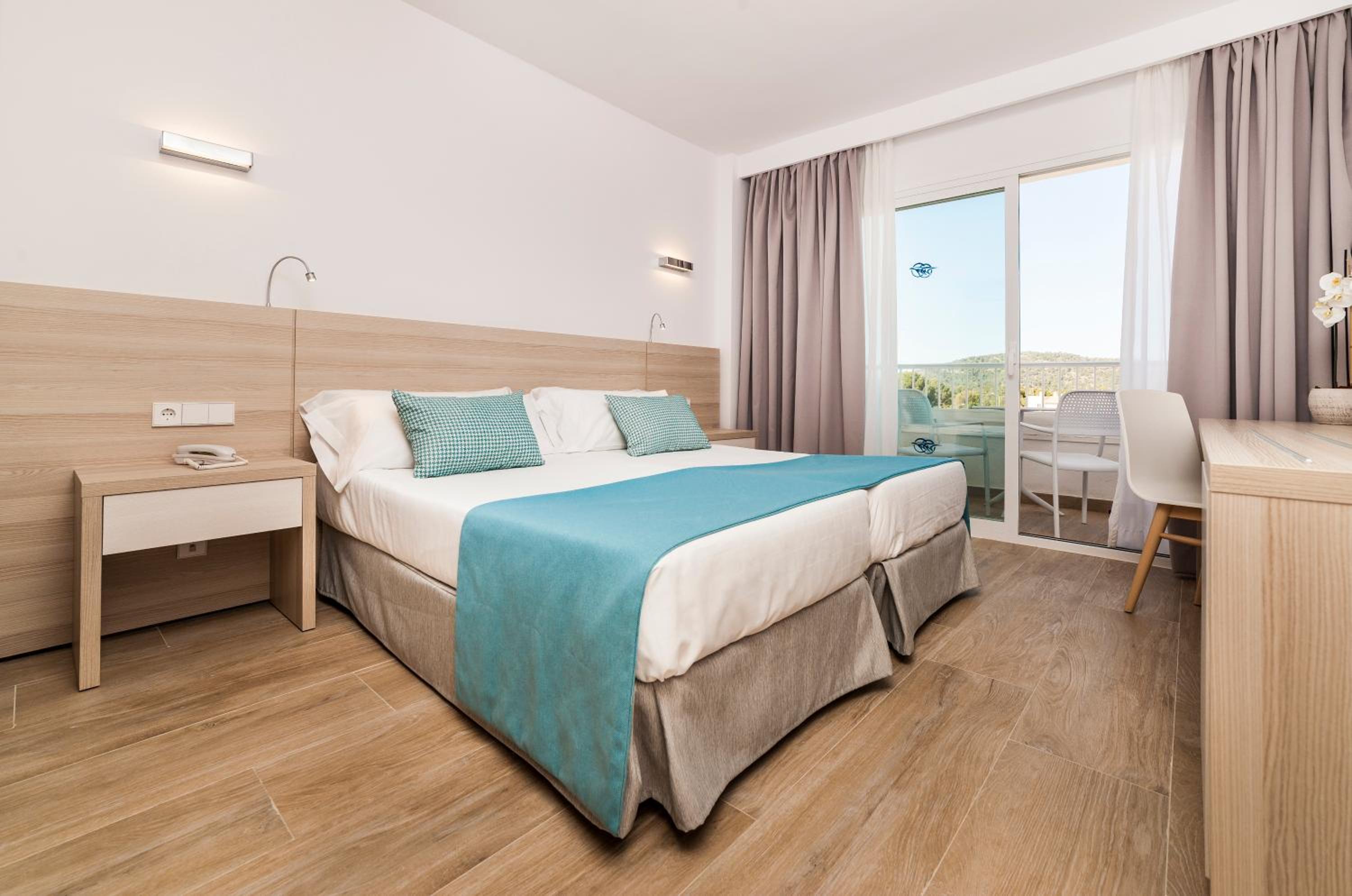 Twin Room - Photo 2